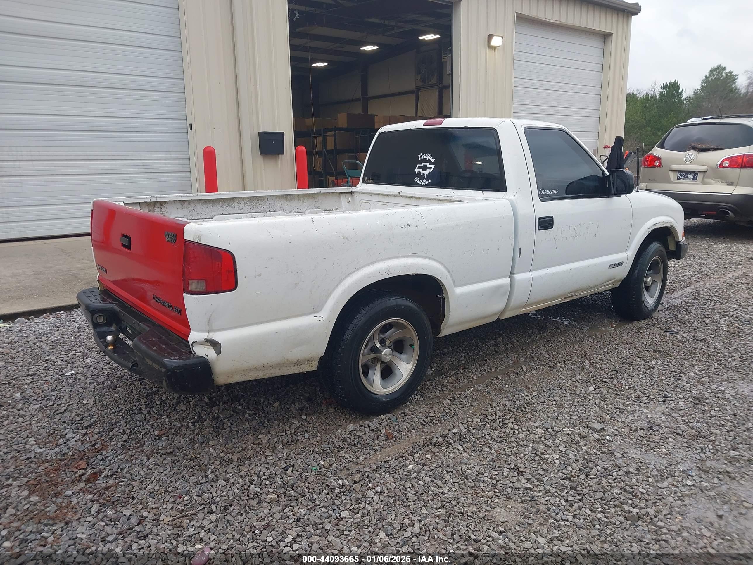 CHEVROLET S-10 image 4