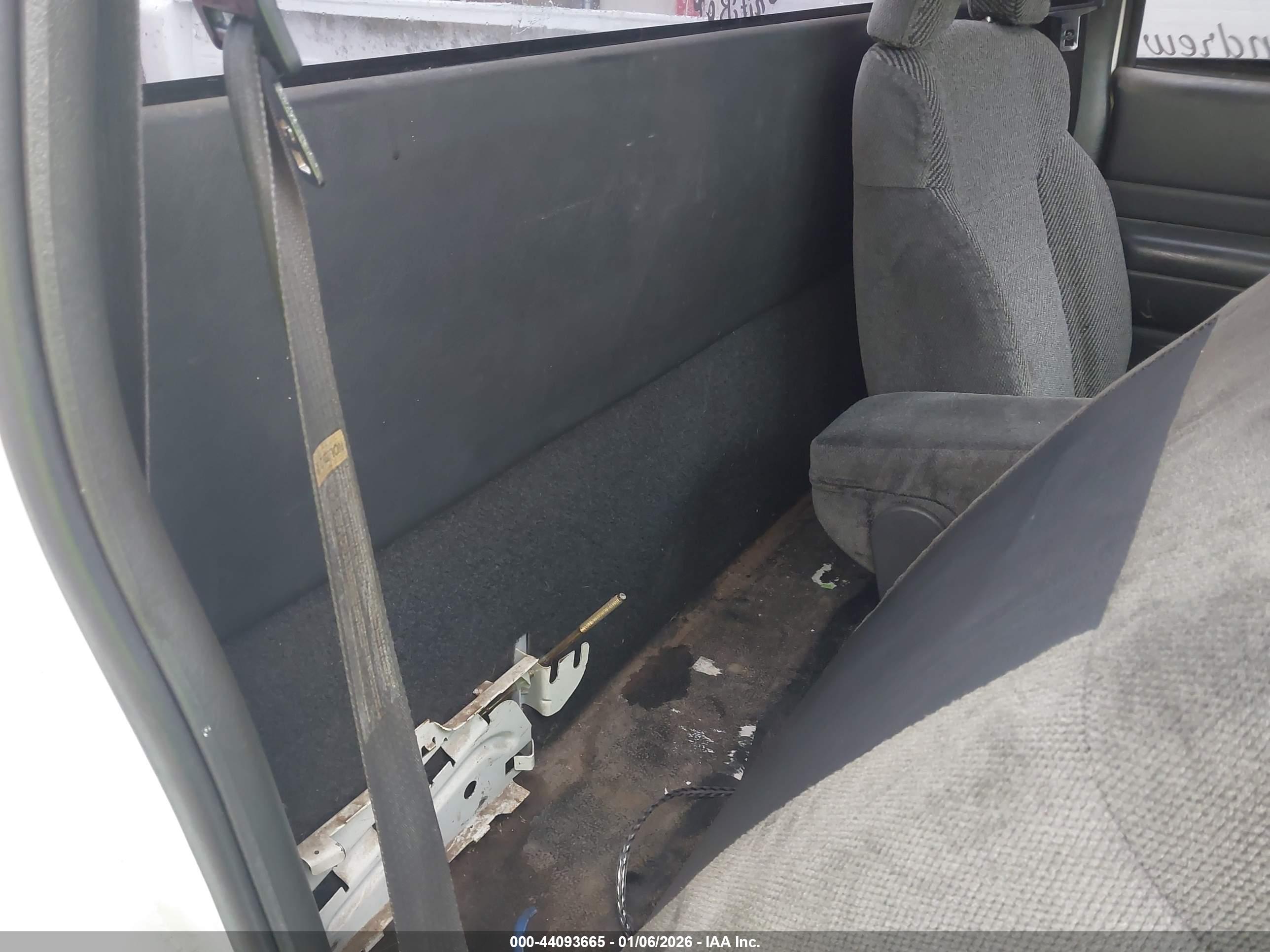 CHEVROLET S-10 image 8