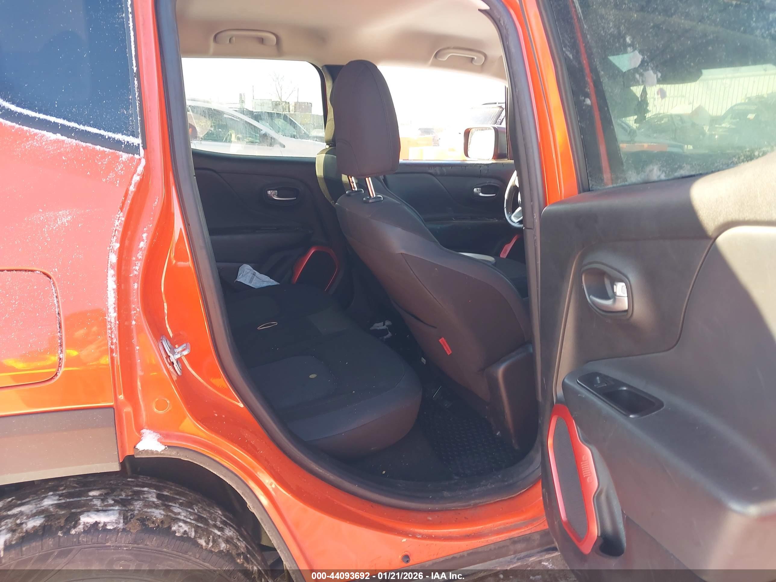 JEEP RENEGADE image 8