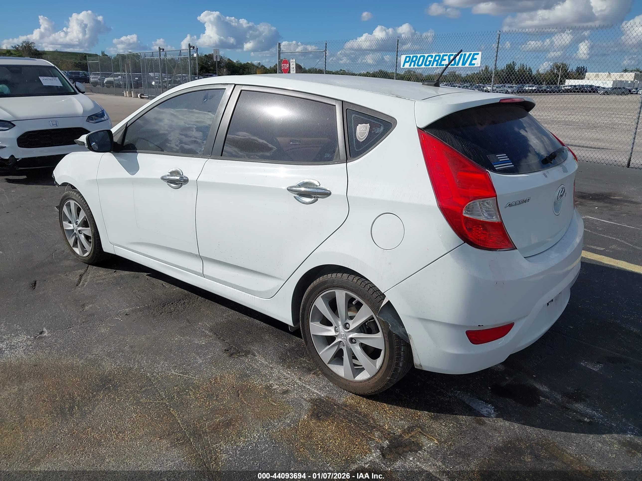 HYUNDAI ACCENT image 3