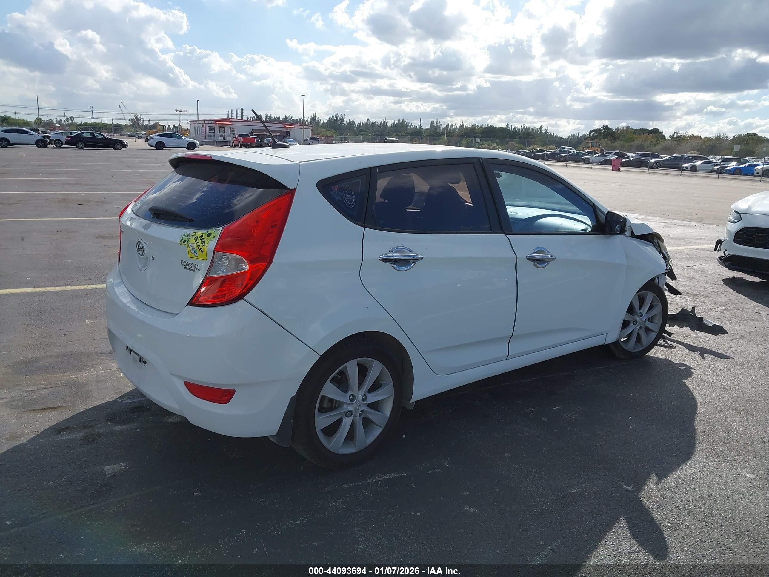 HYUNDAI ACCENT image 4