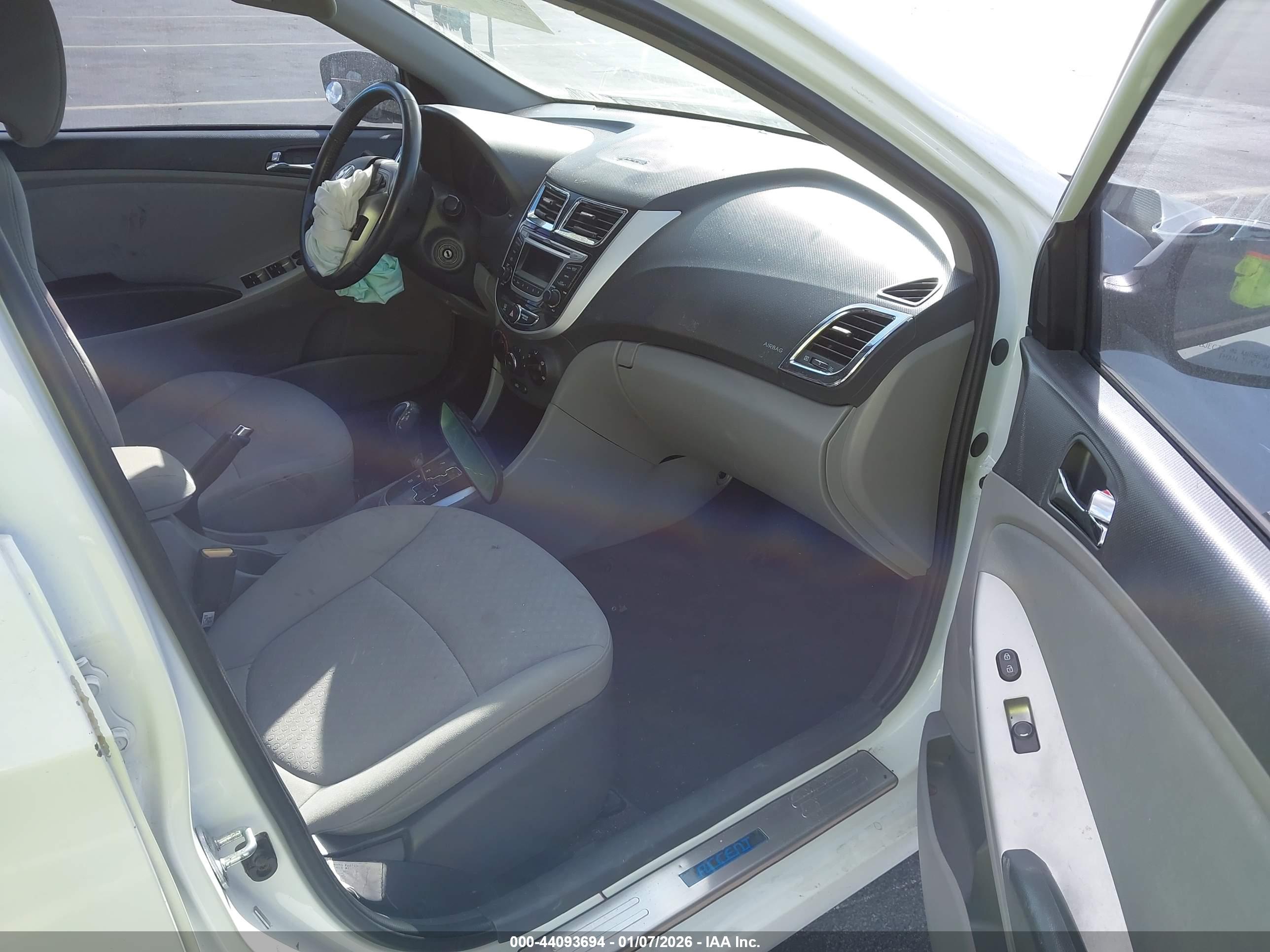 HYUNDAI ACCENT image 5