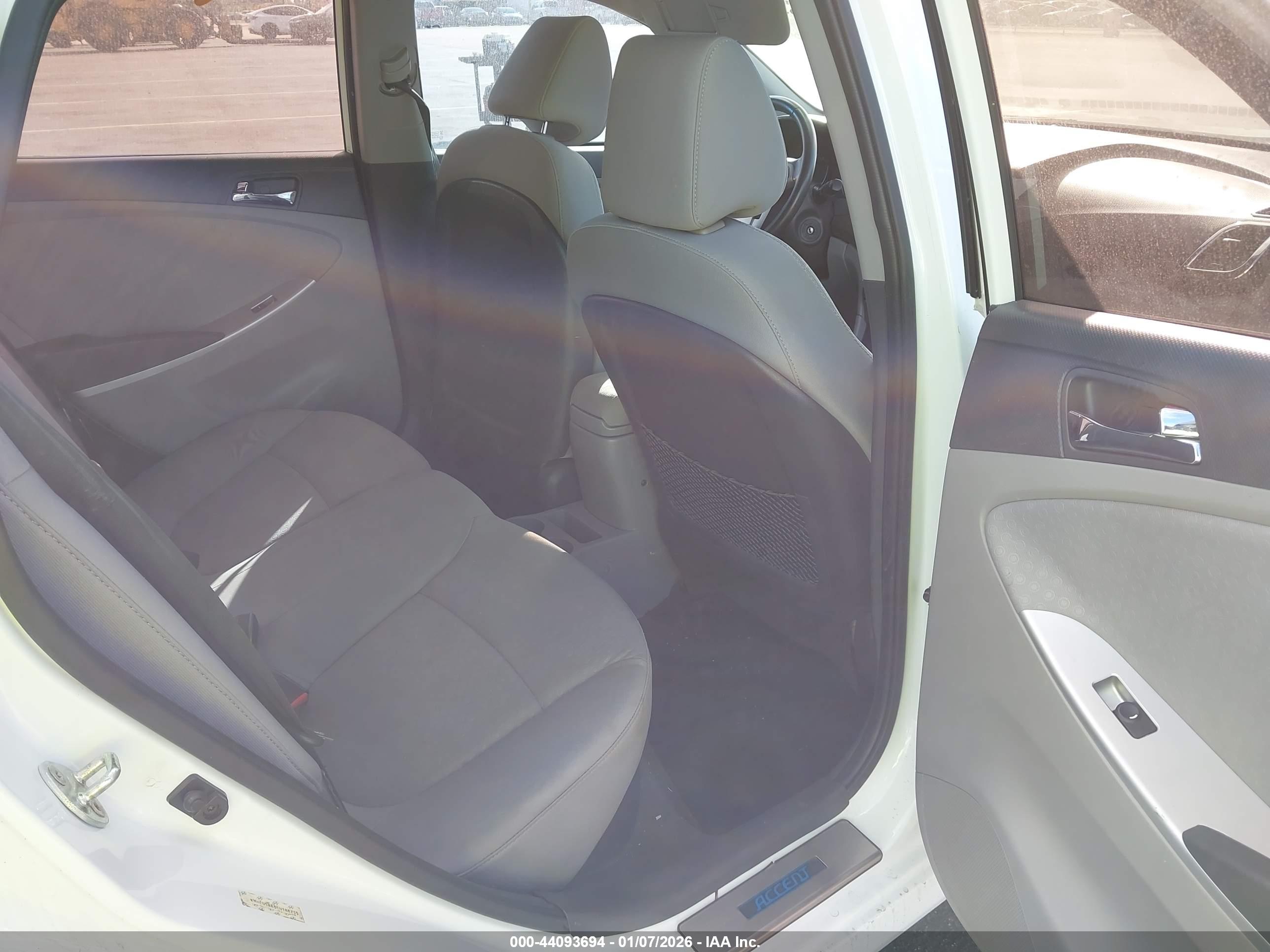 HYUNDAI ACCENT image 8