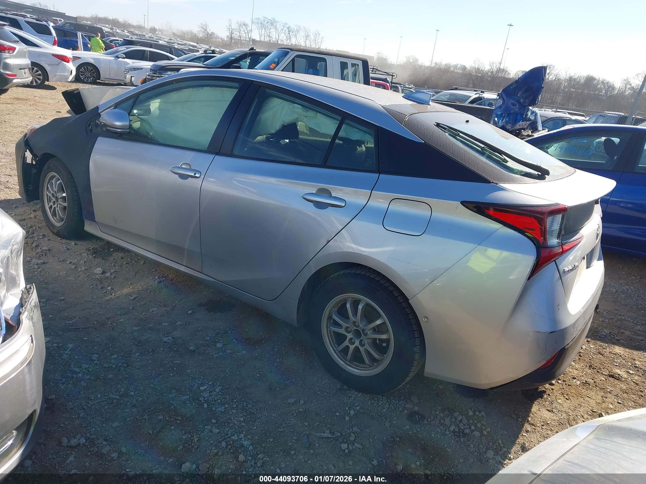 TOYOTA PRIUS image 3