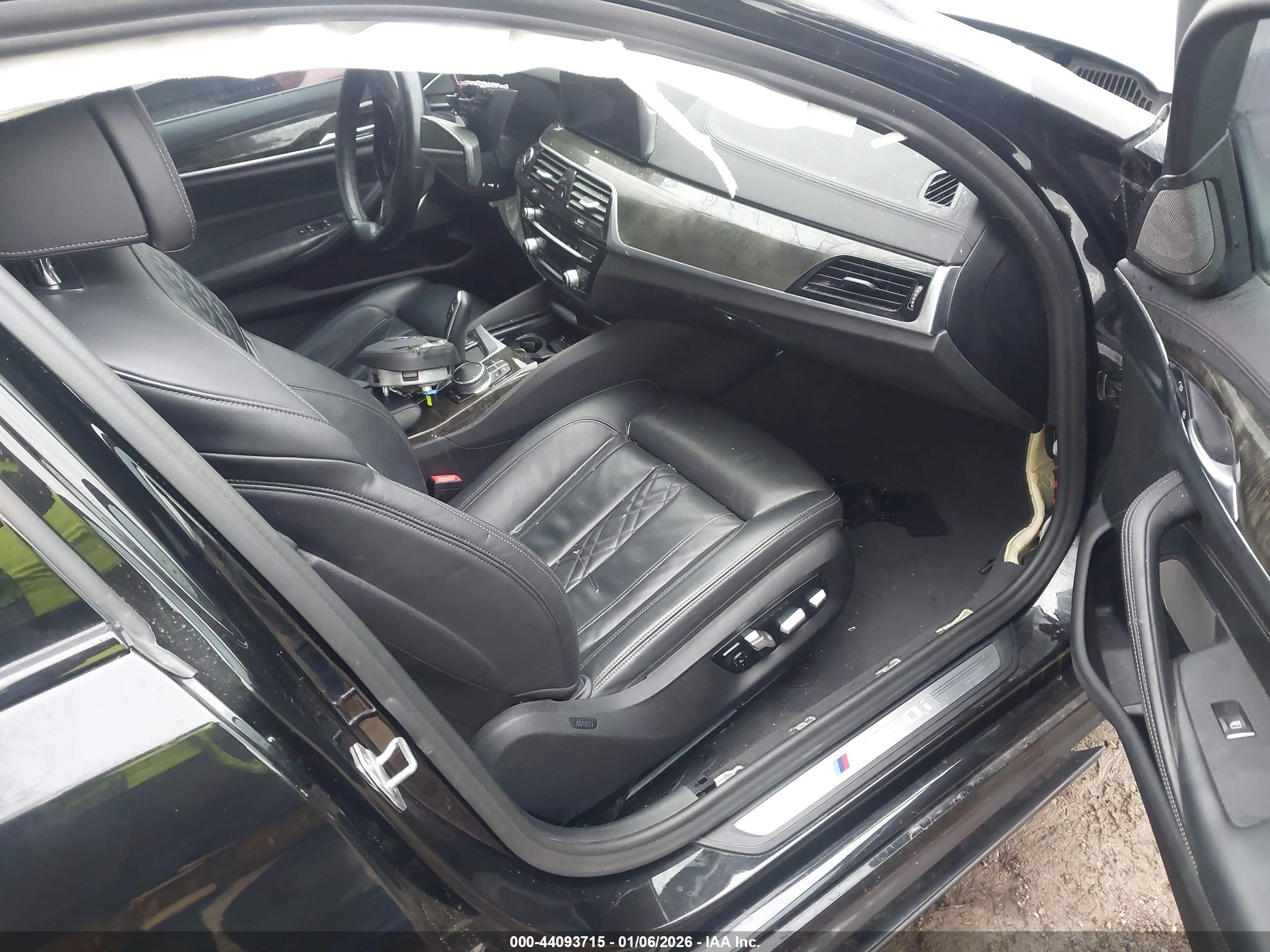 BMW M550I image 5