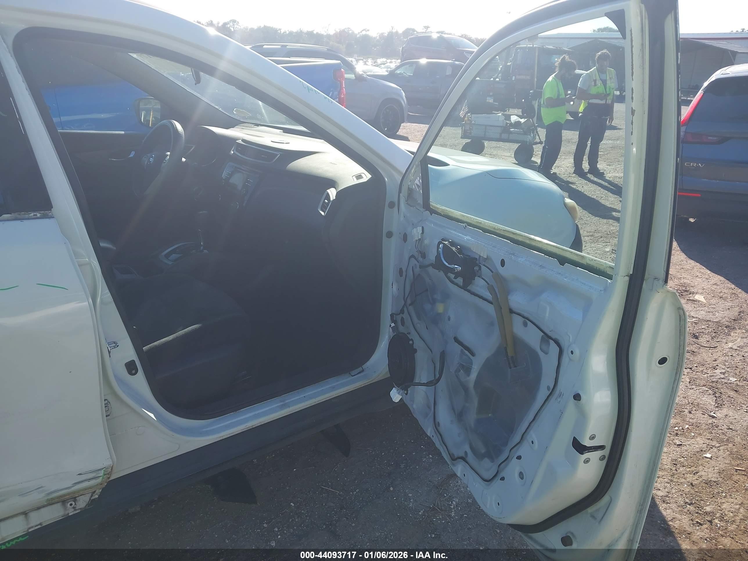 NISSAN ROGUE image 5