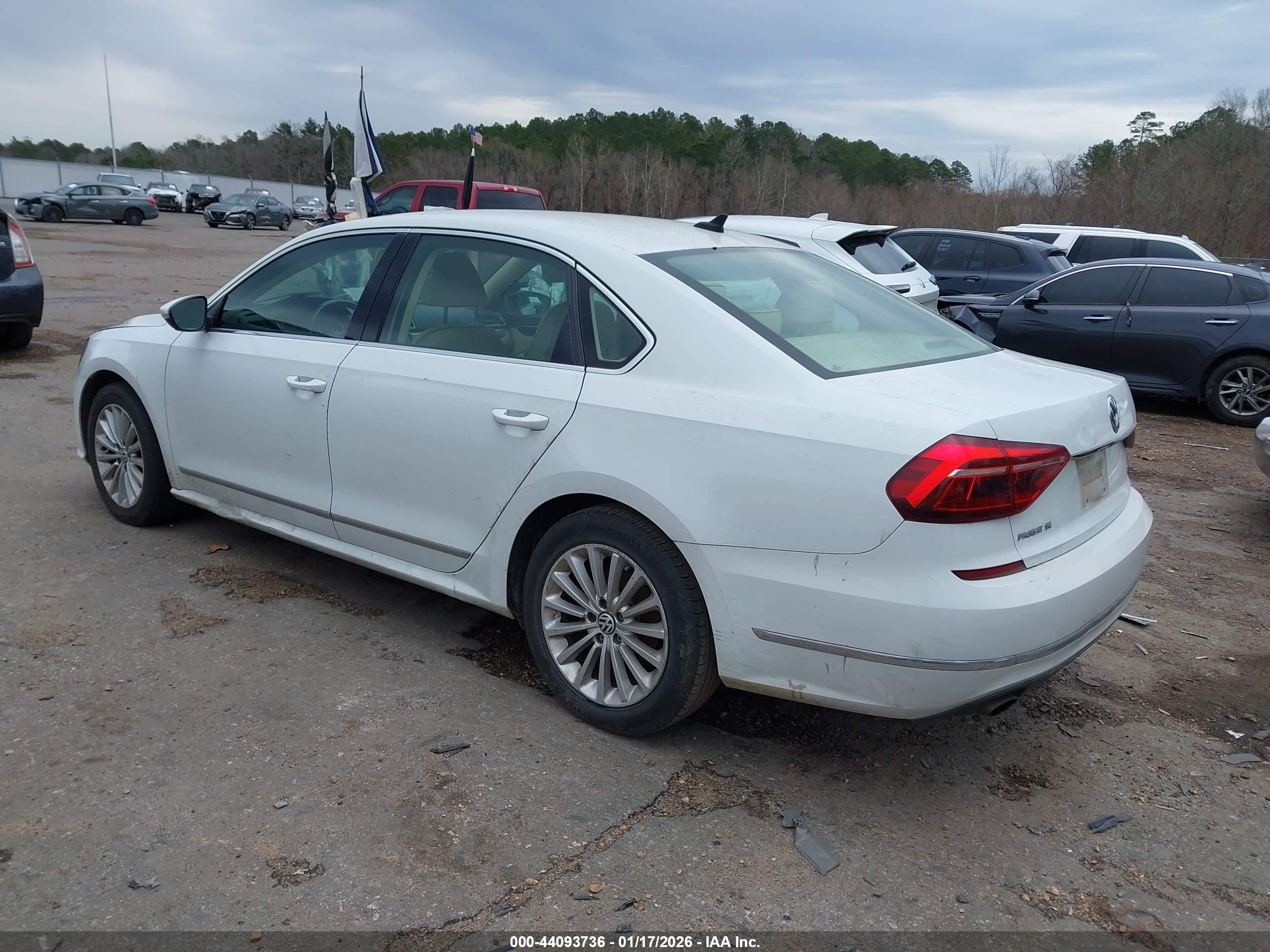 VOLKSWAGEN PASSAT image 3