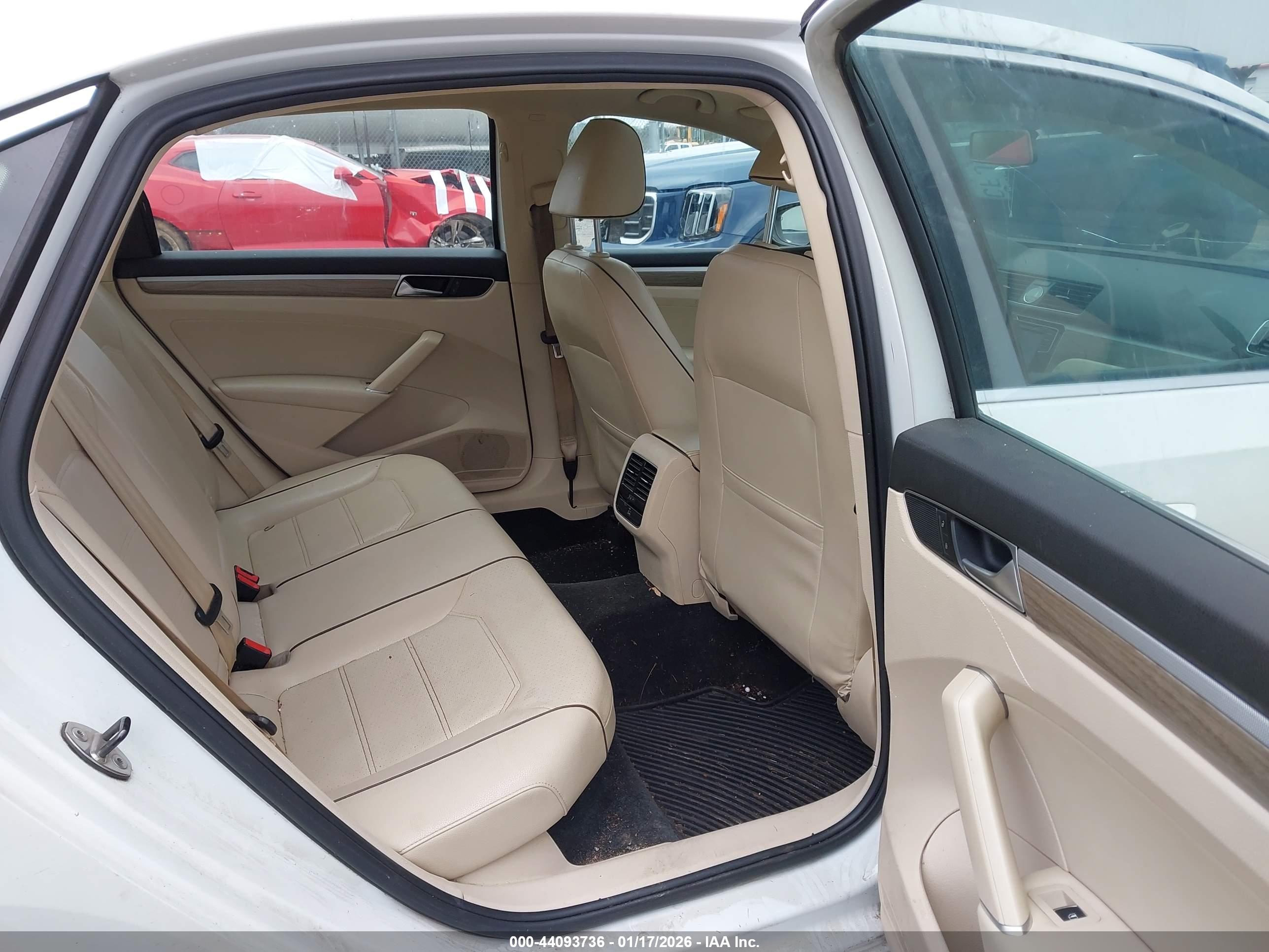 VOLKSWAGEN PASSAT image 8