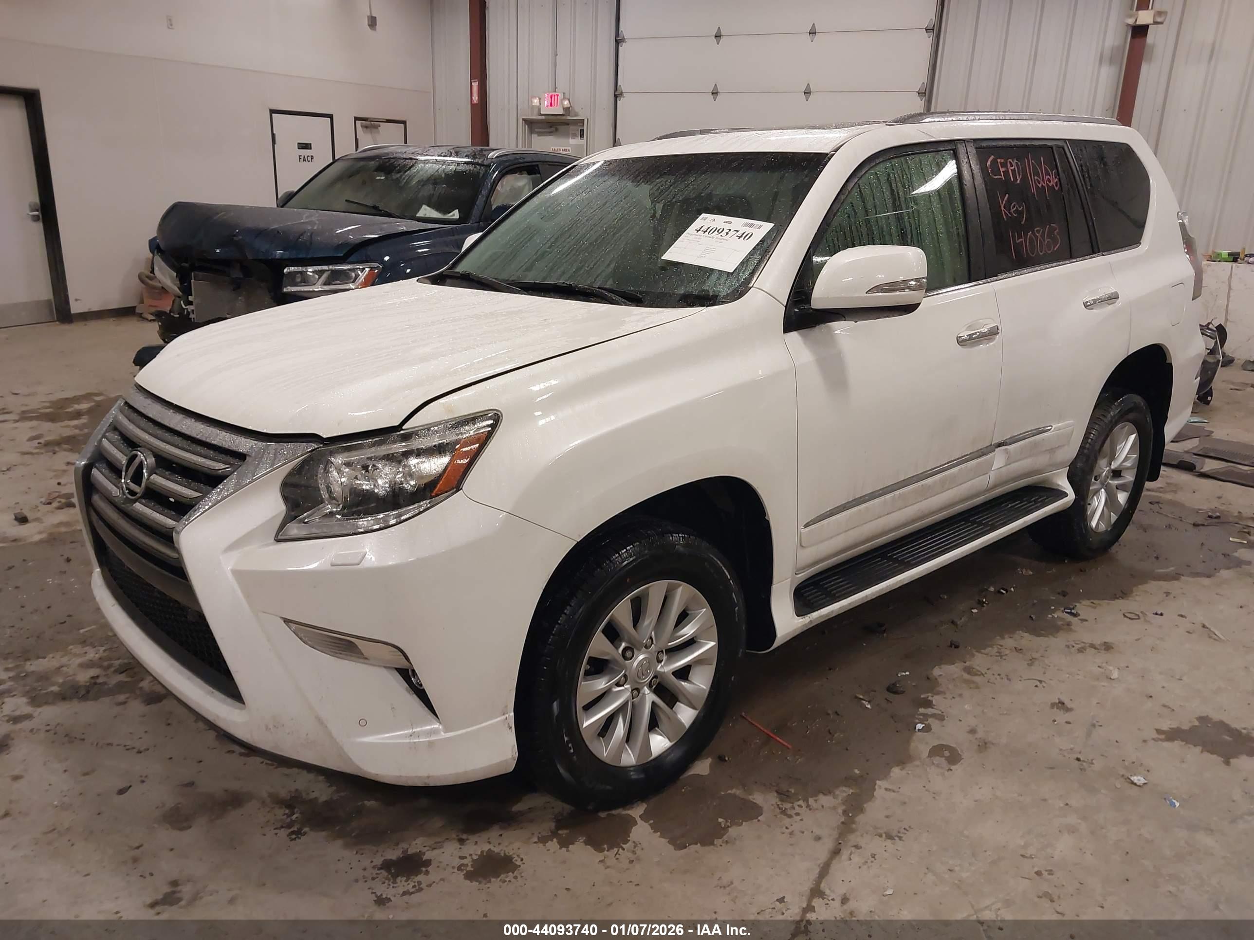 LEXUS GX image 2