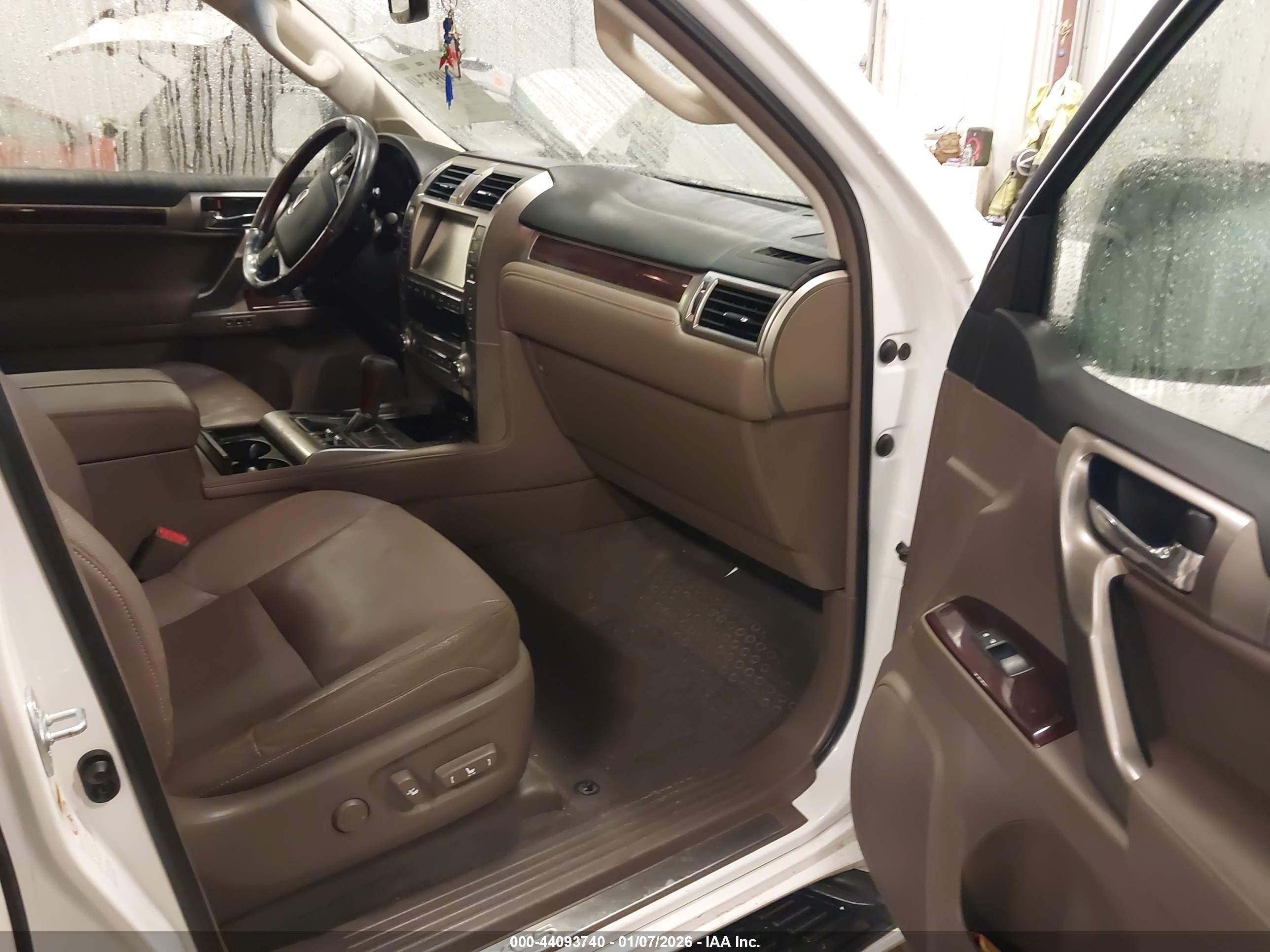 LEXUS GX image 5