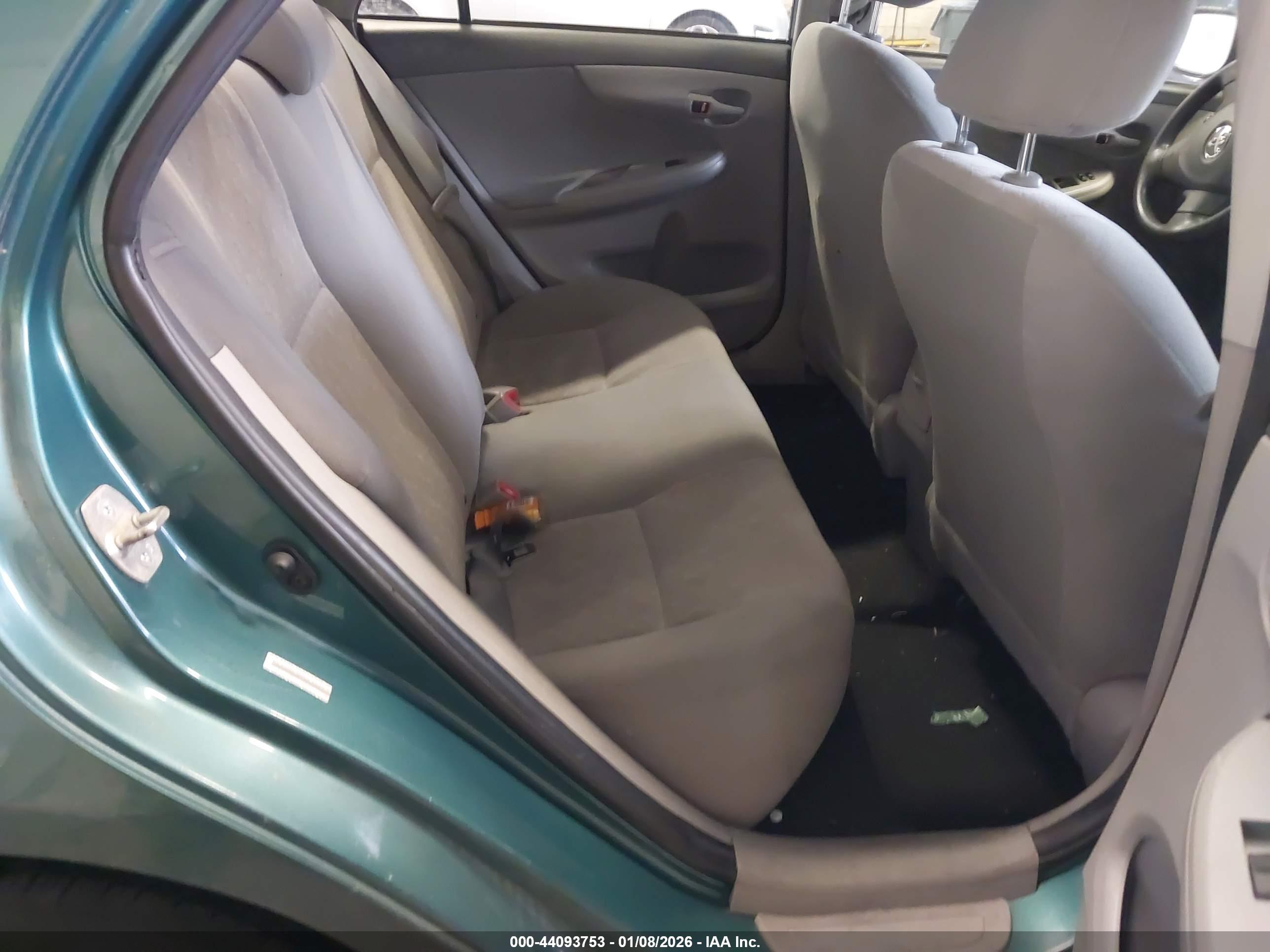 TOYOTA COROLLA image 8