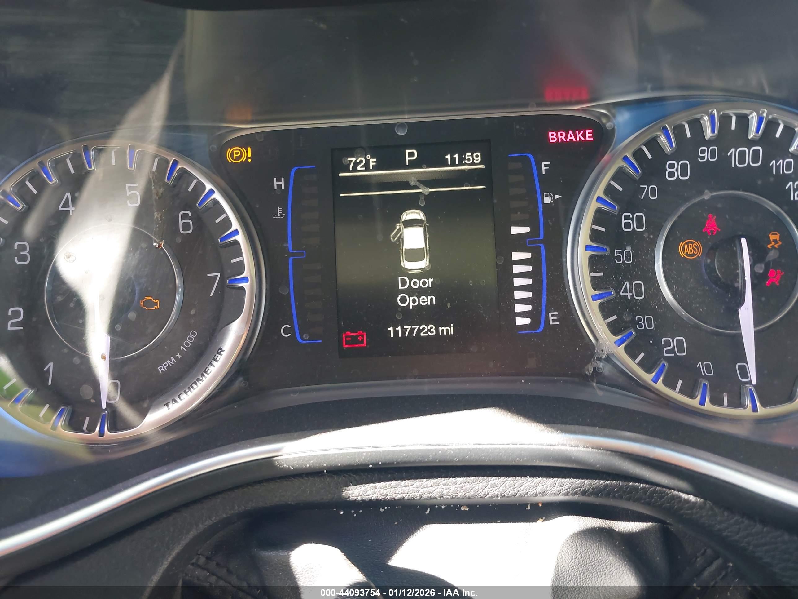 CHRYSLER 200 image 7
