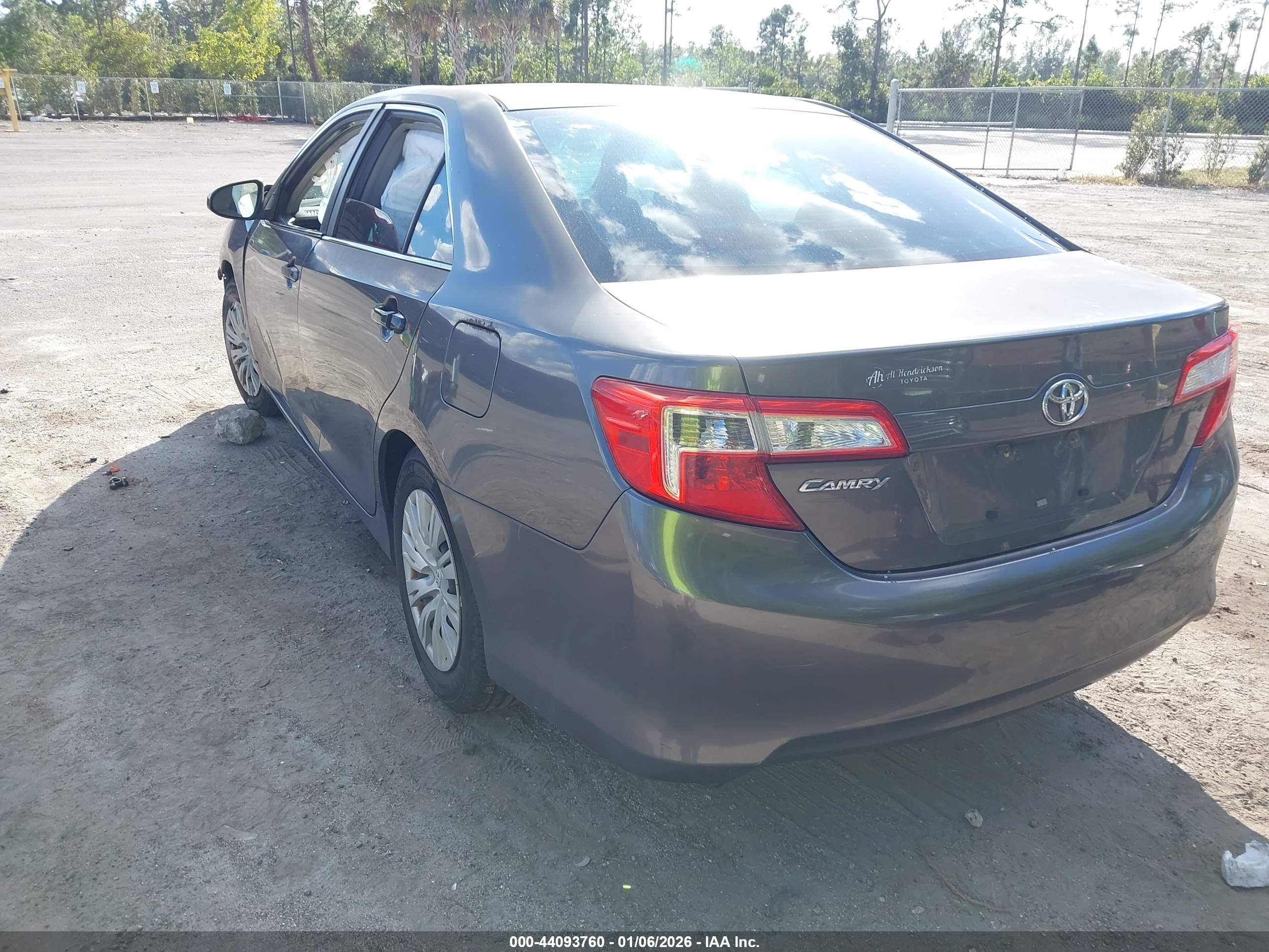 TOYOTA CAMRY image 3