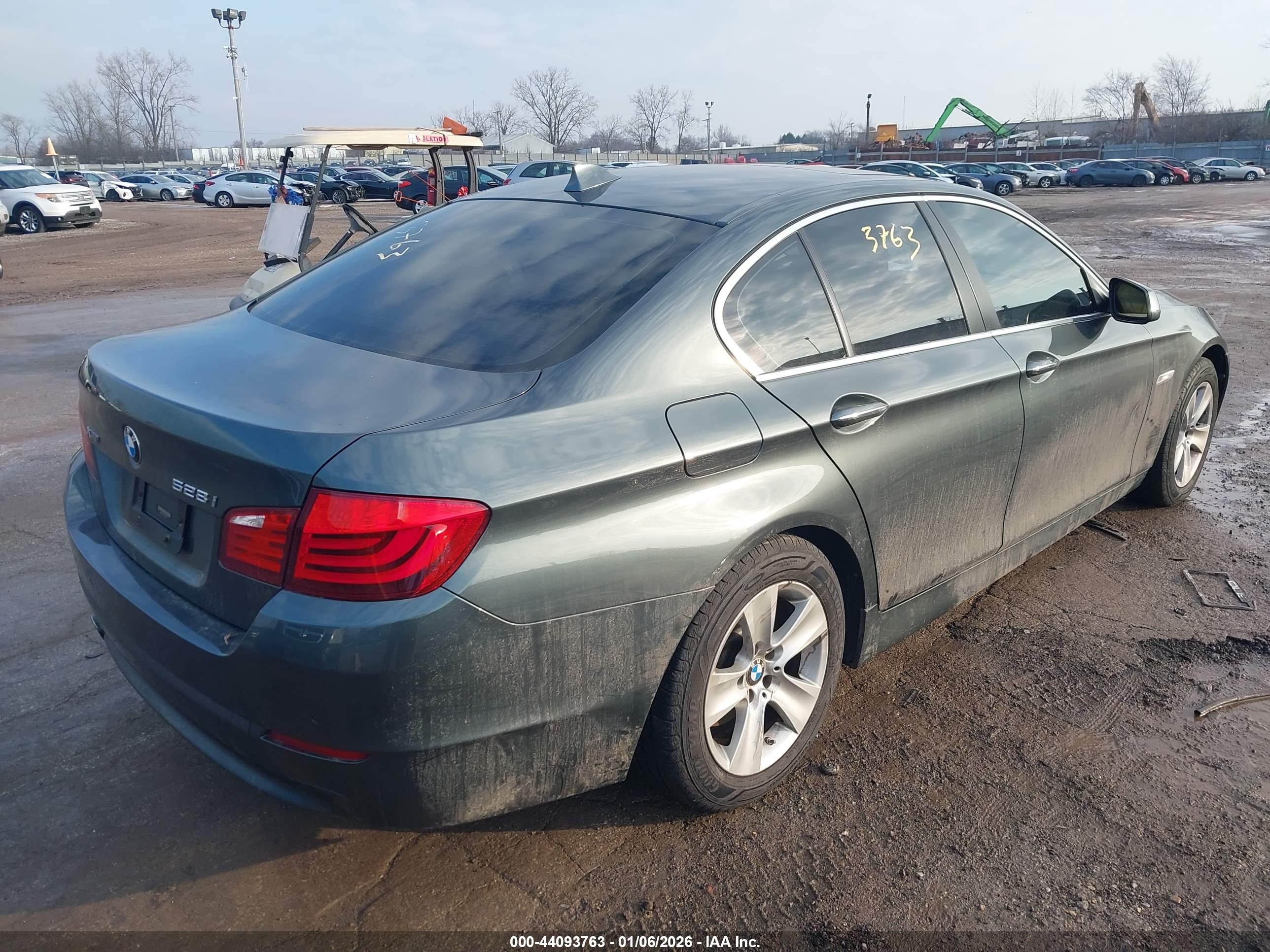 BMW 528I image 4
