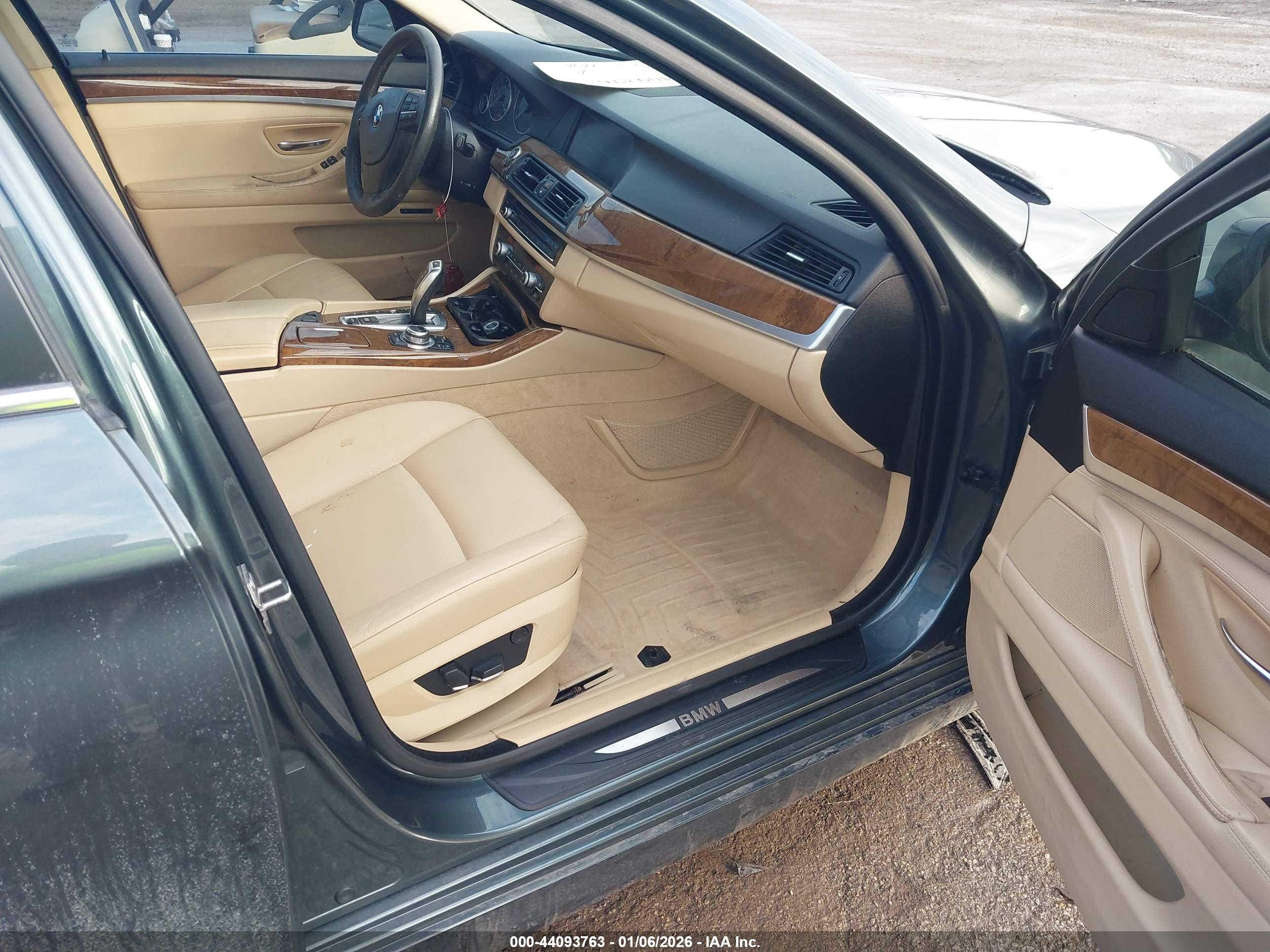 BMW 528I image 5