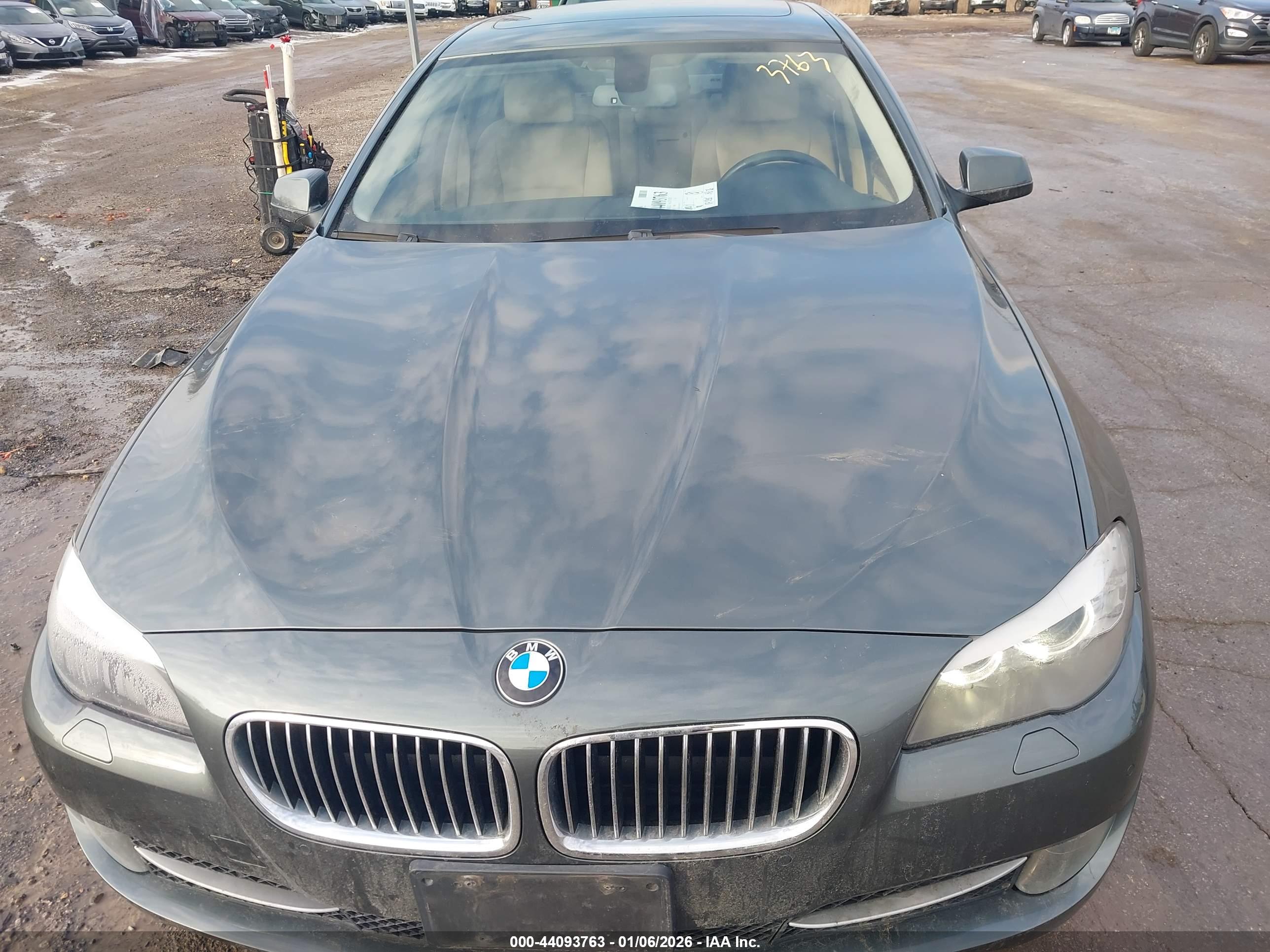 BMW 528I image 6