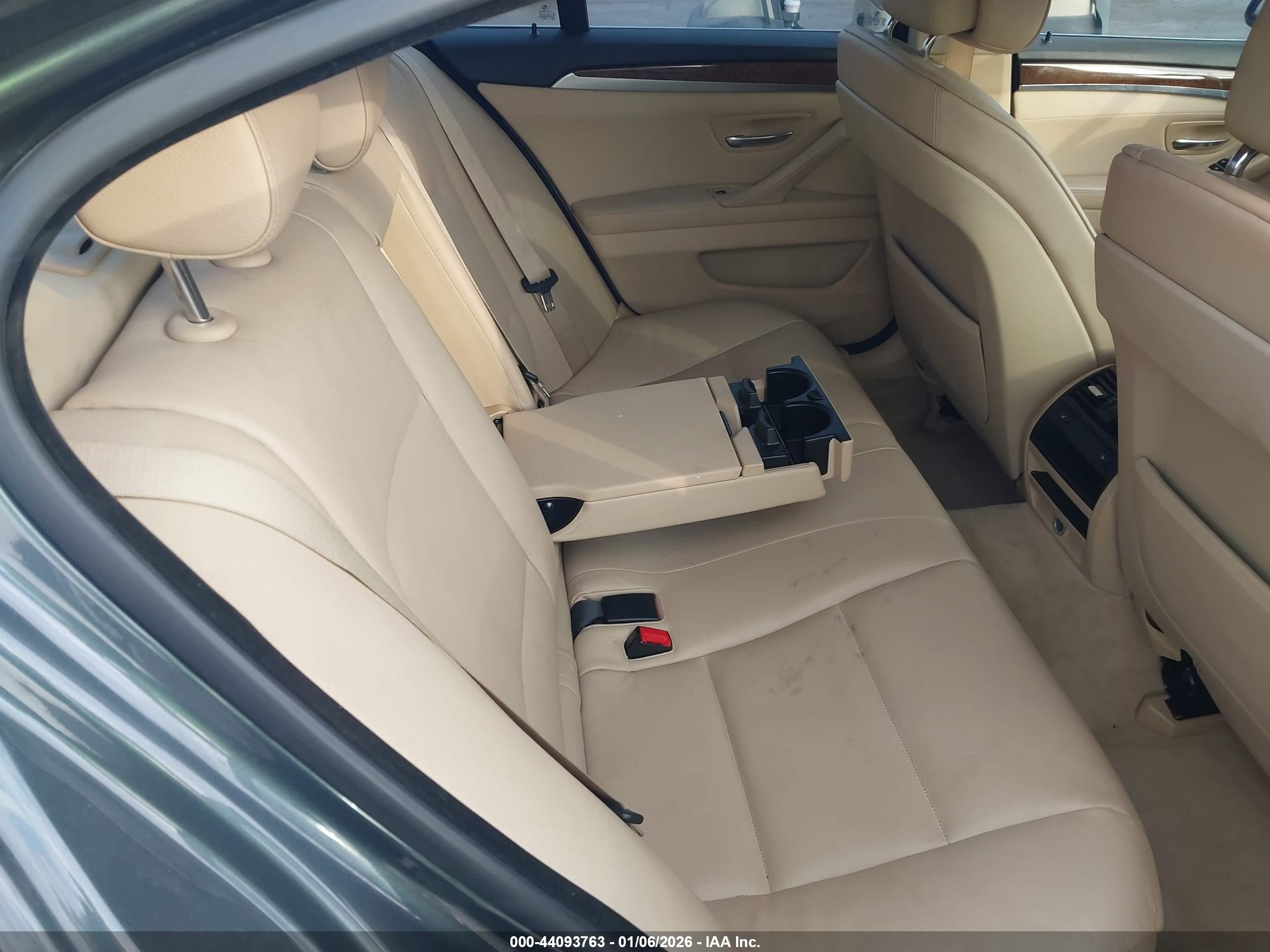 BMW 528I image 8