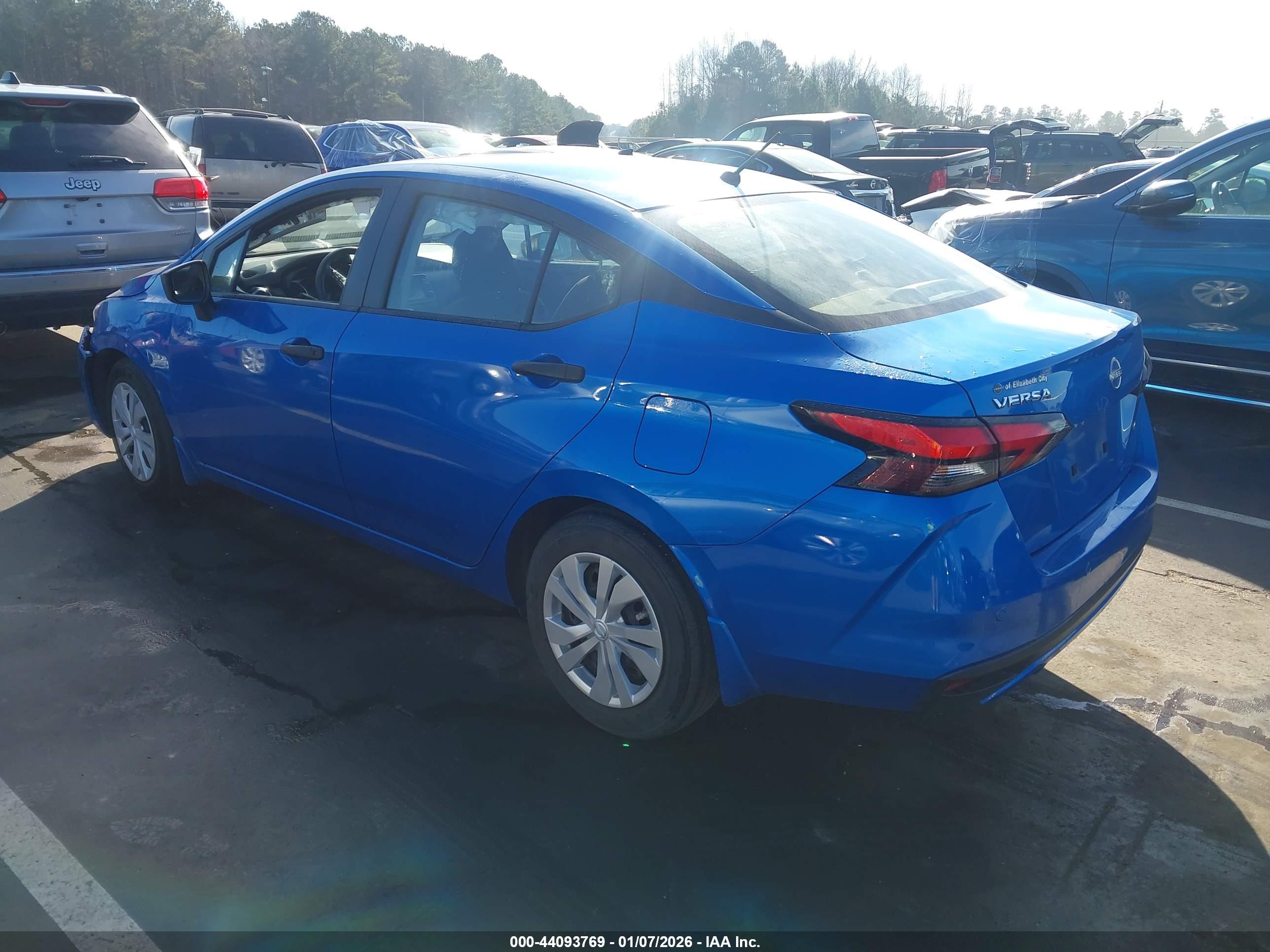 NISSAN VERSA image 3