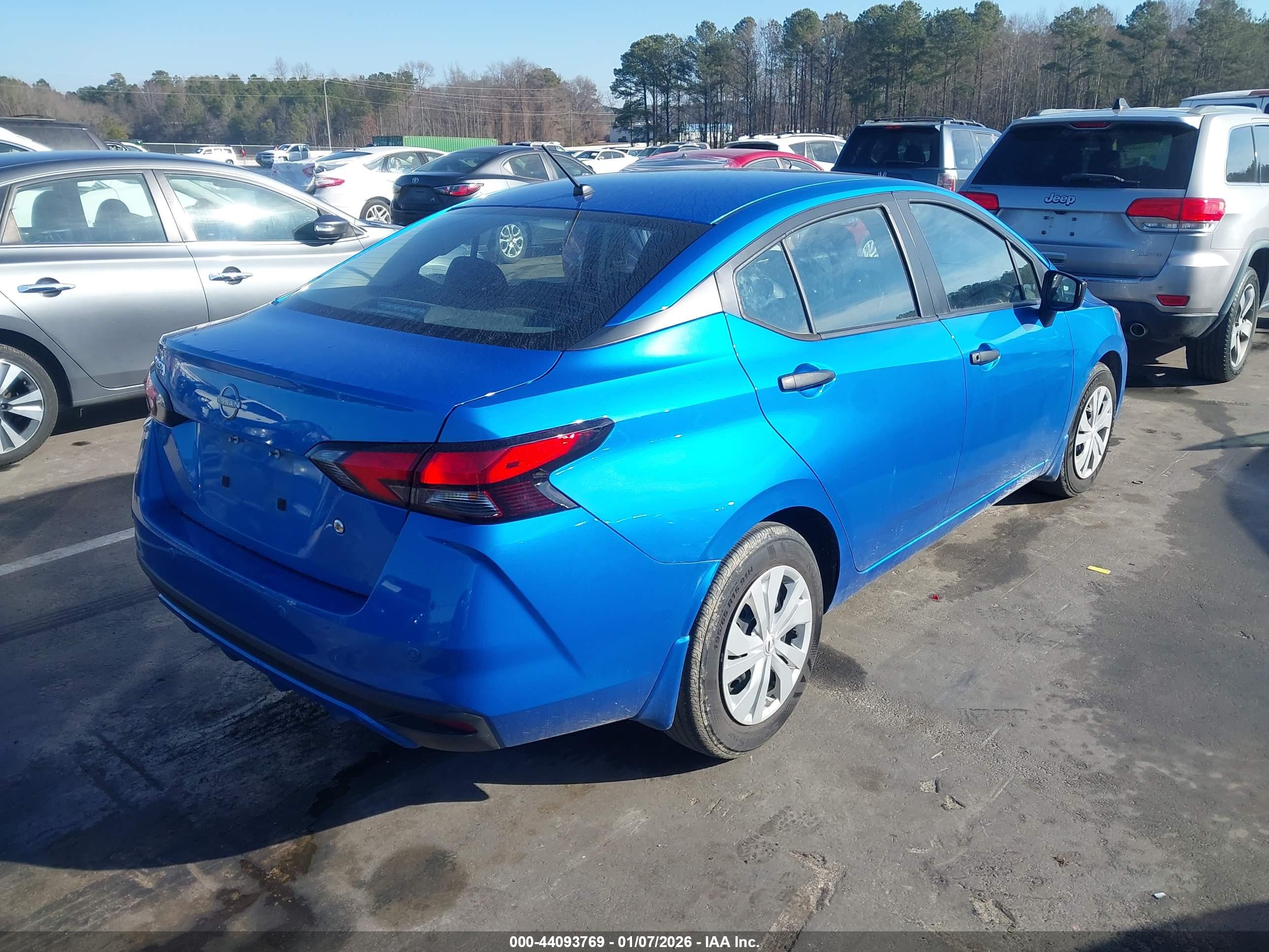 NISSAN VERSA image 4