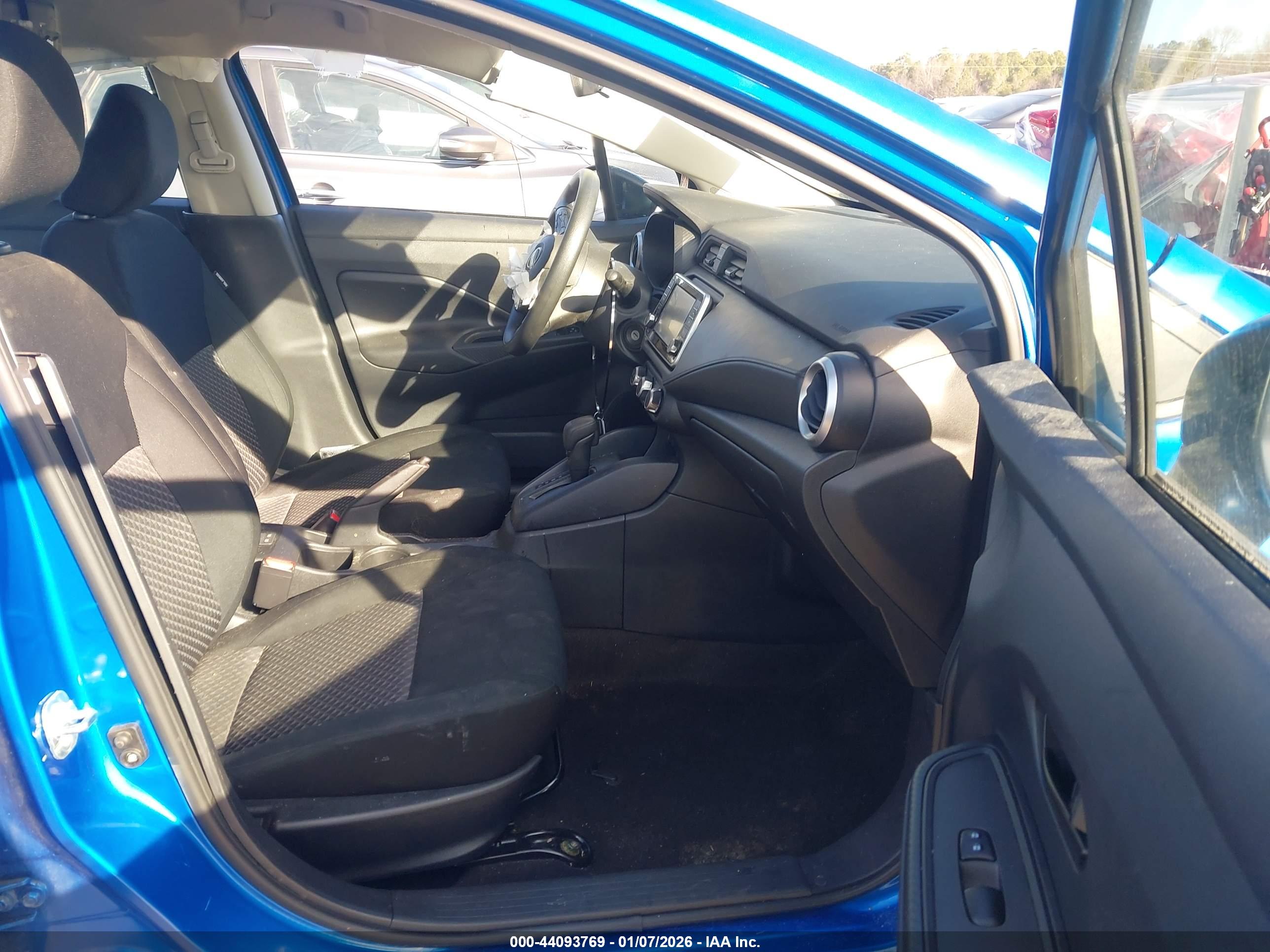 NISSAN VERSA image 5