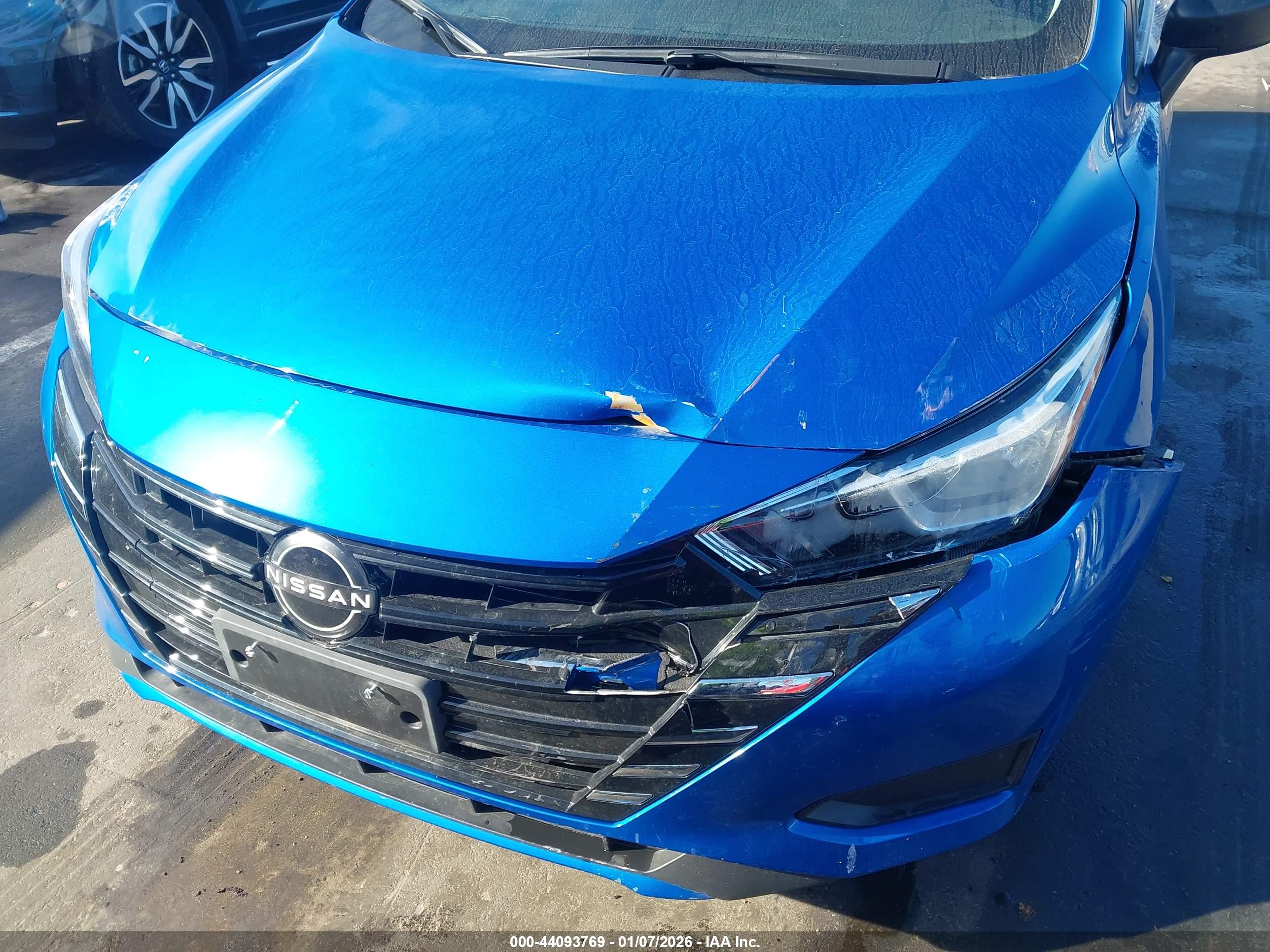 NISSAN VERSA image 6