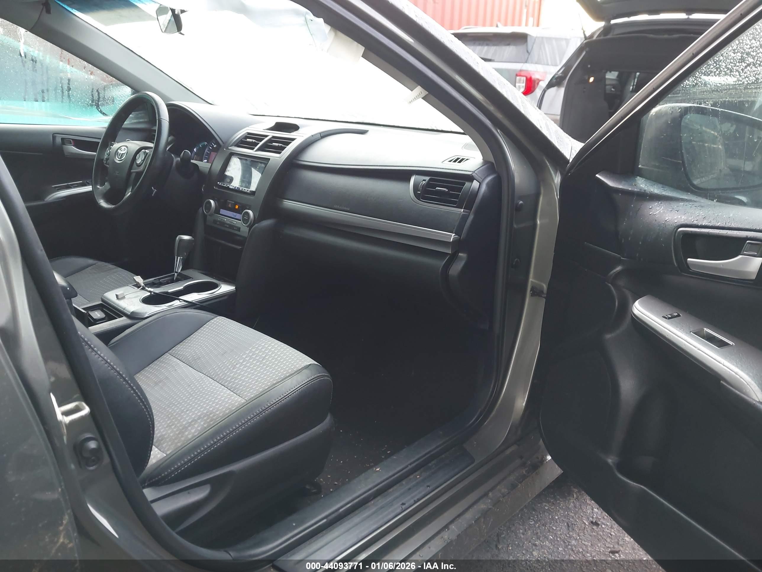 TOYOTA CAMRY image 5