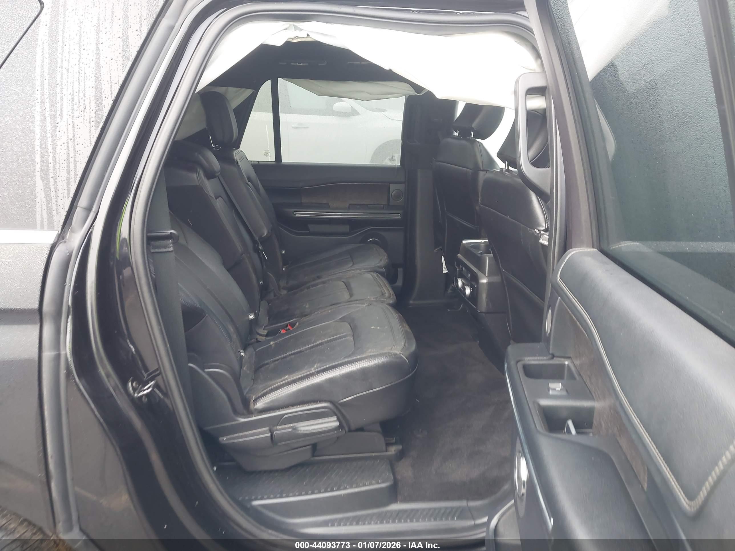 FORD EXPEDITION image 8