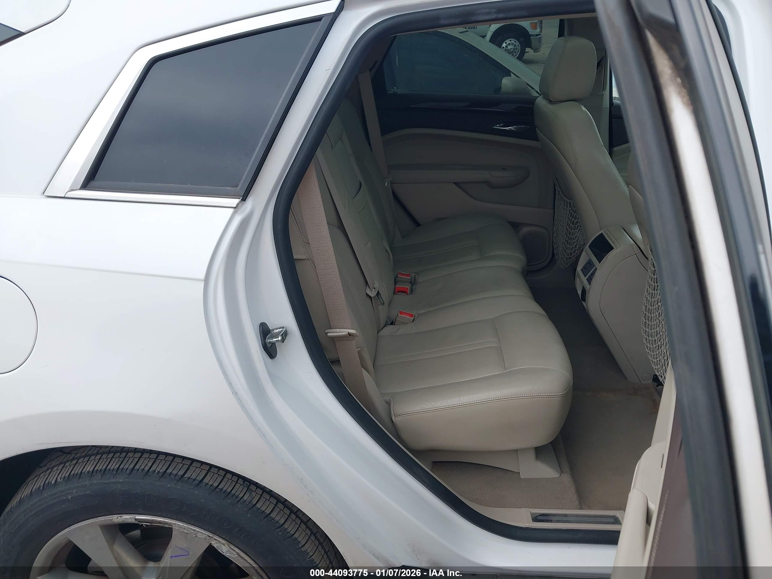 CADILLAC SRX image 8