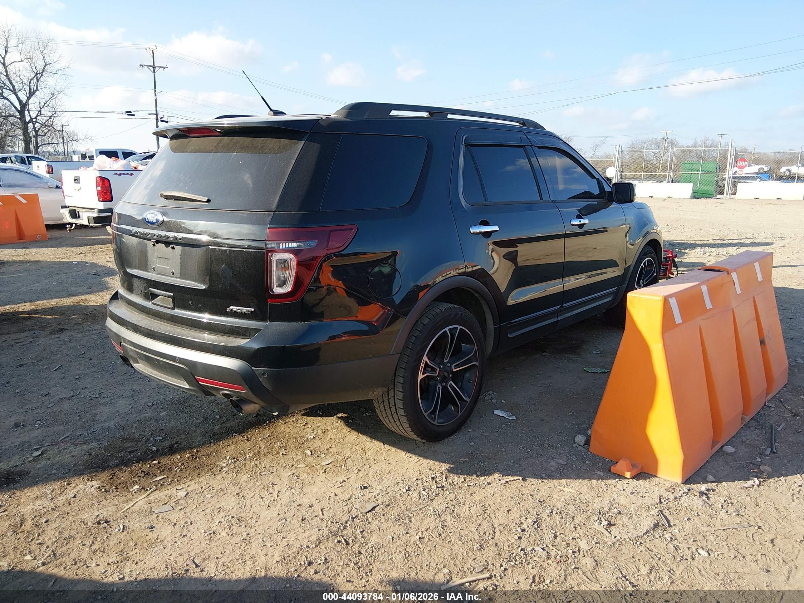 FORD EXPLORER image 4