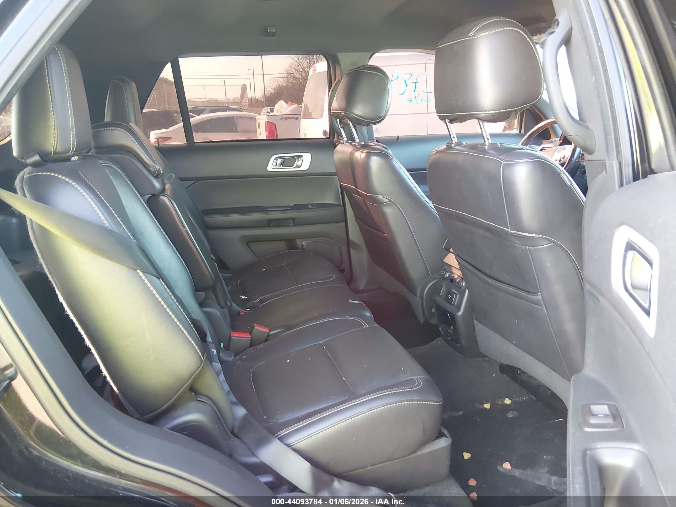 FORD EXPLORER image 8
