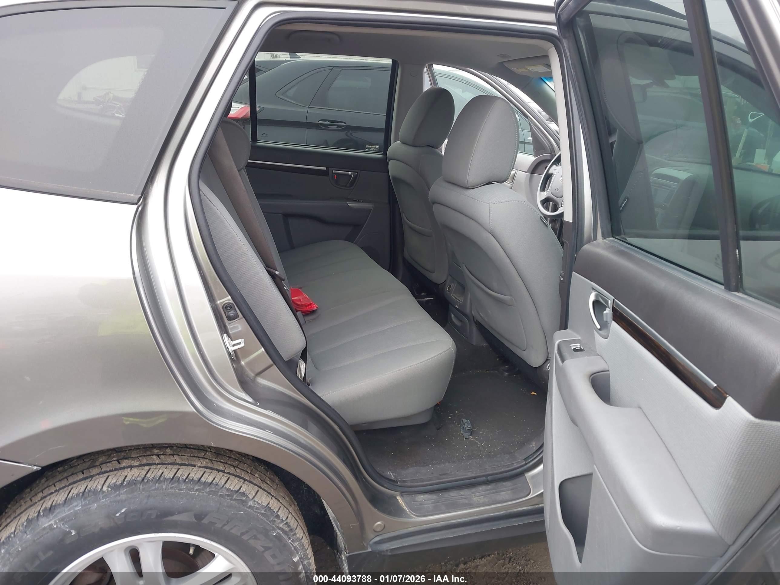 HYUNDAI SANTA image 8
