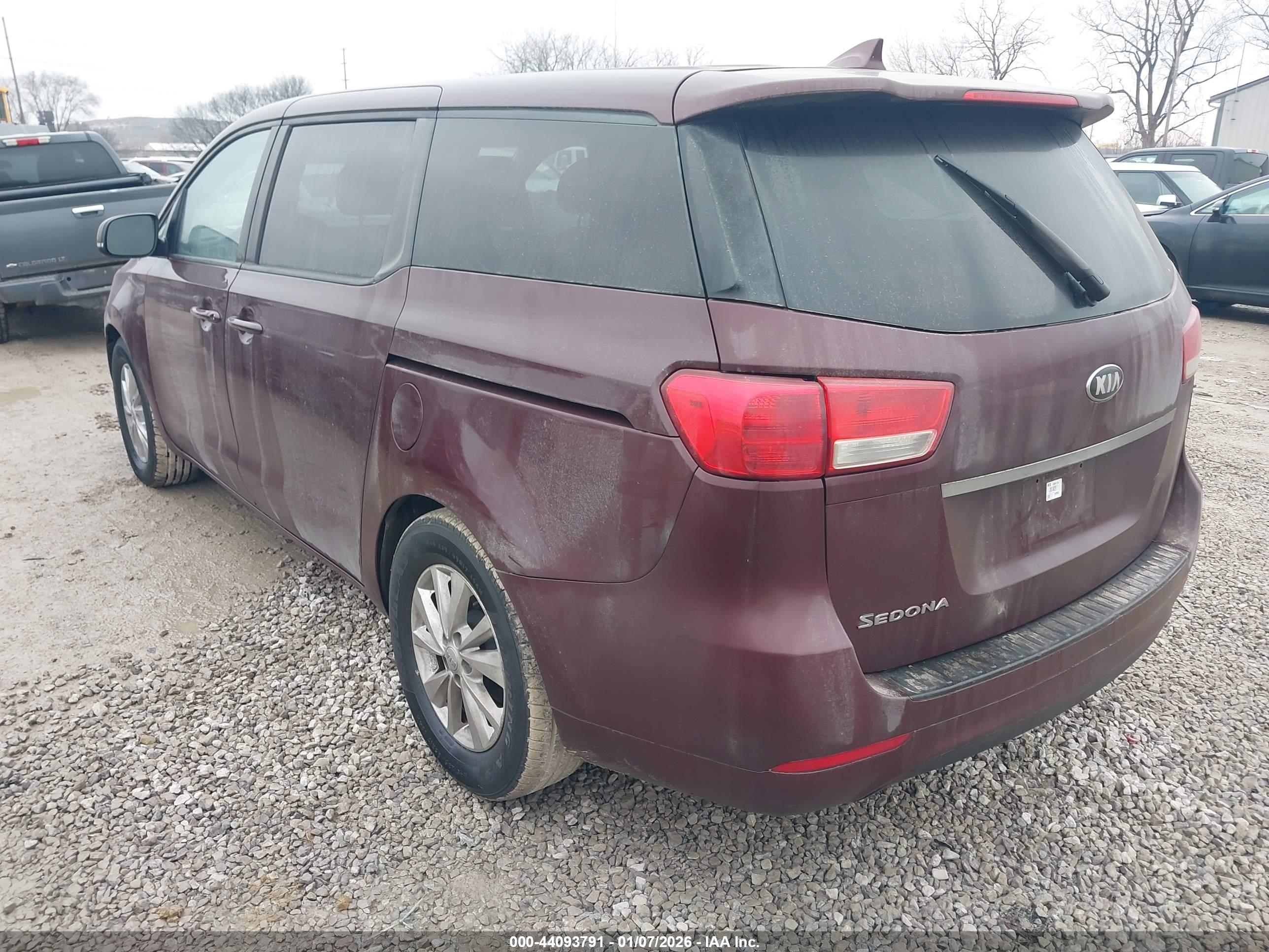 KIA SEDONA image 3