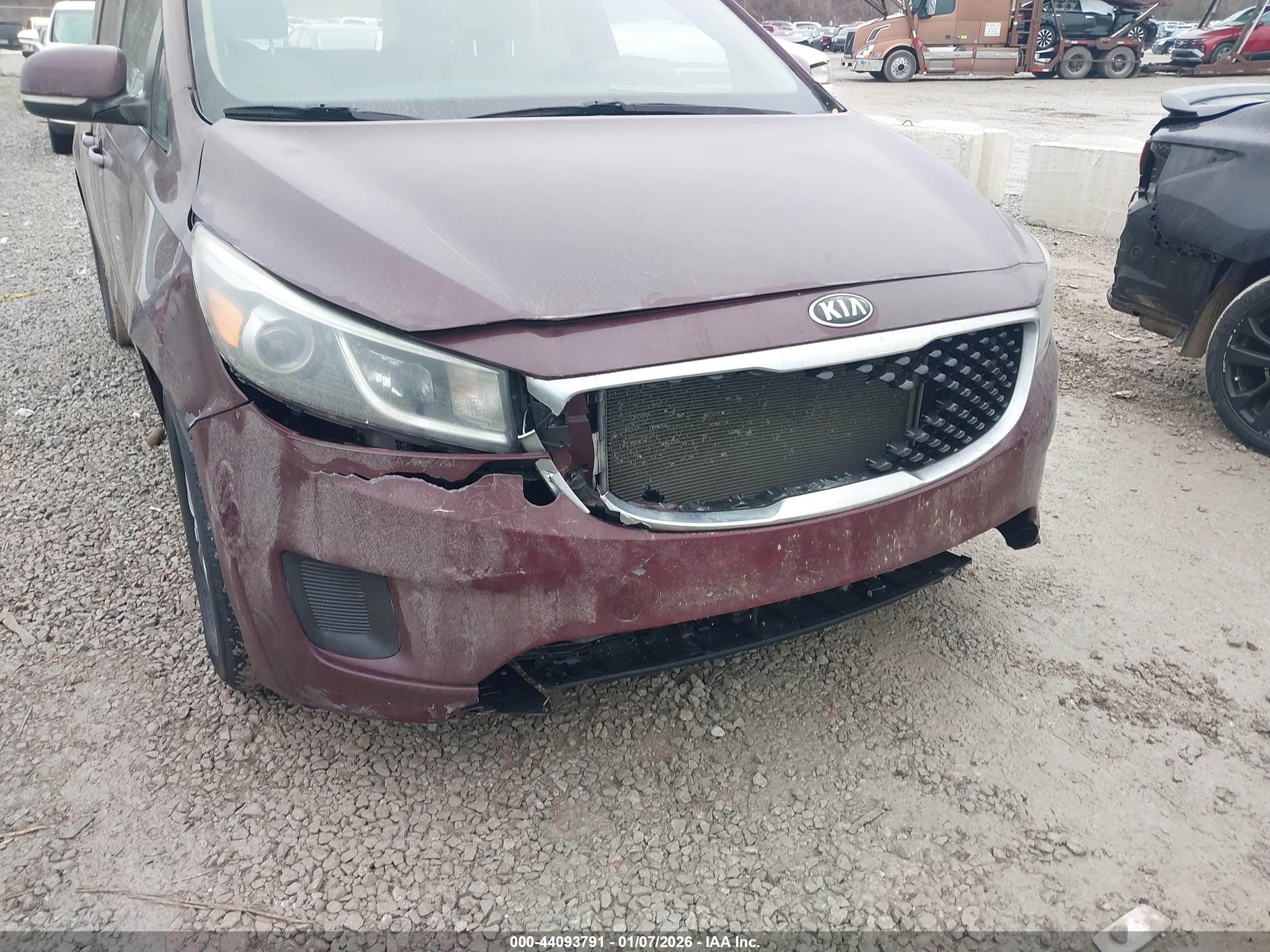 KIA SEDONA image 6