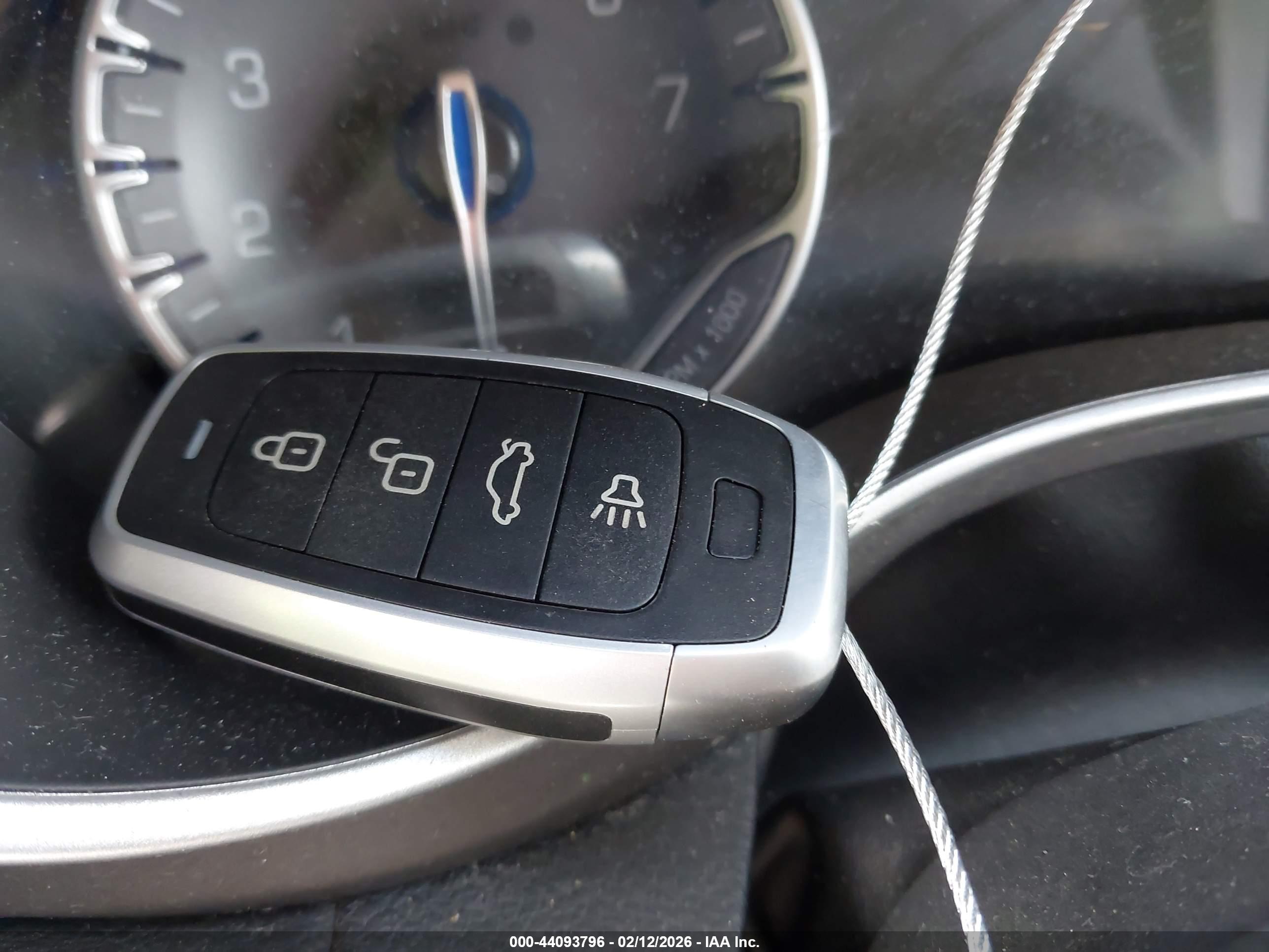 CHRYSLER PACIFICA image 11