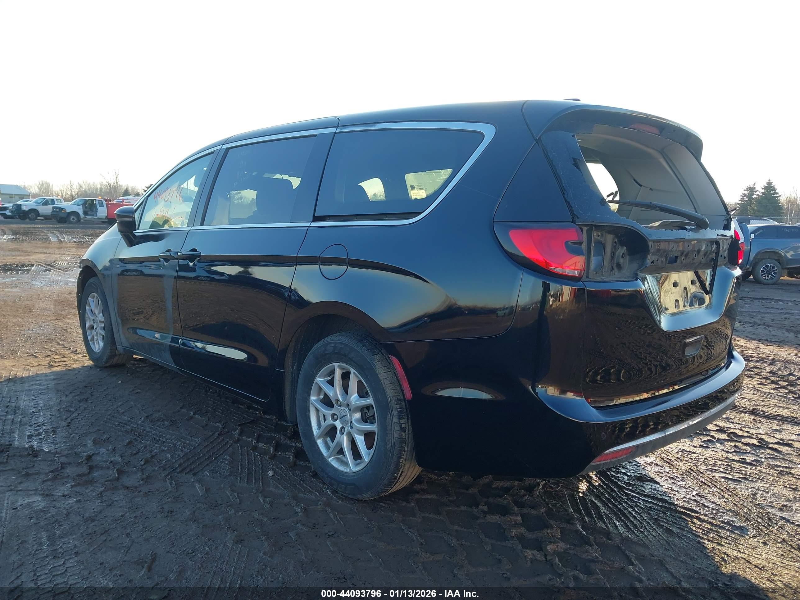 CHRYSLER PACIFICA image 3