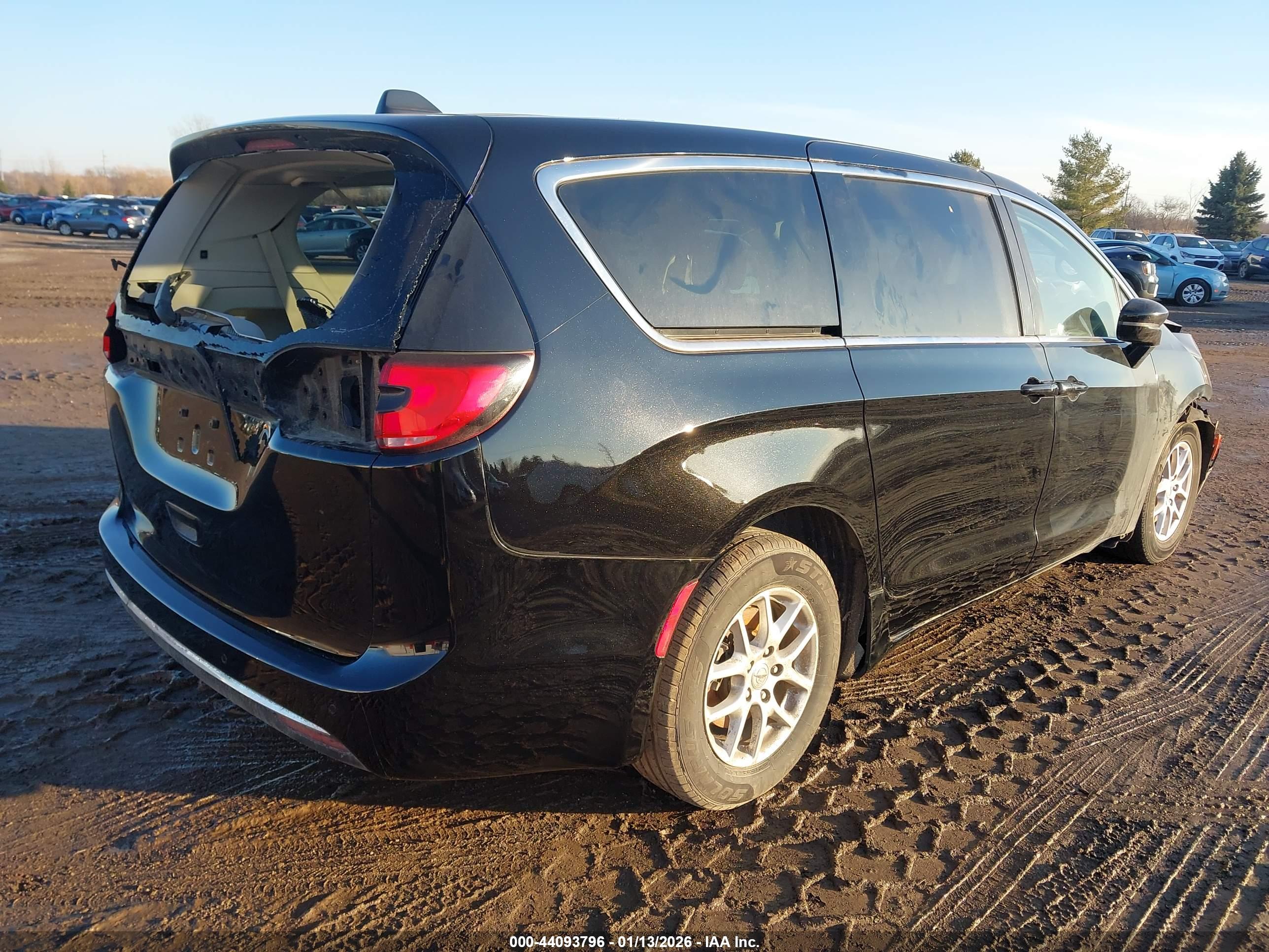 CHRYSLER PACIFICA image 4