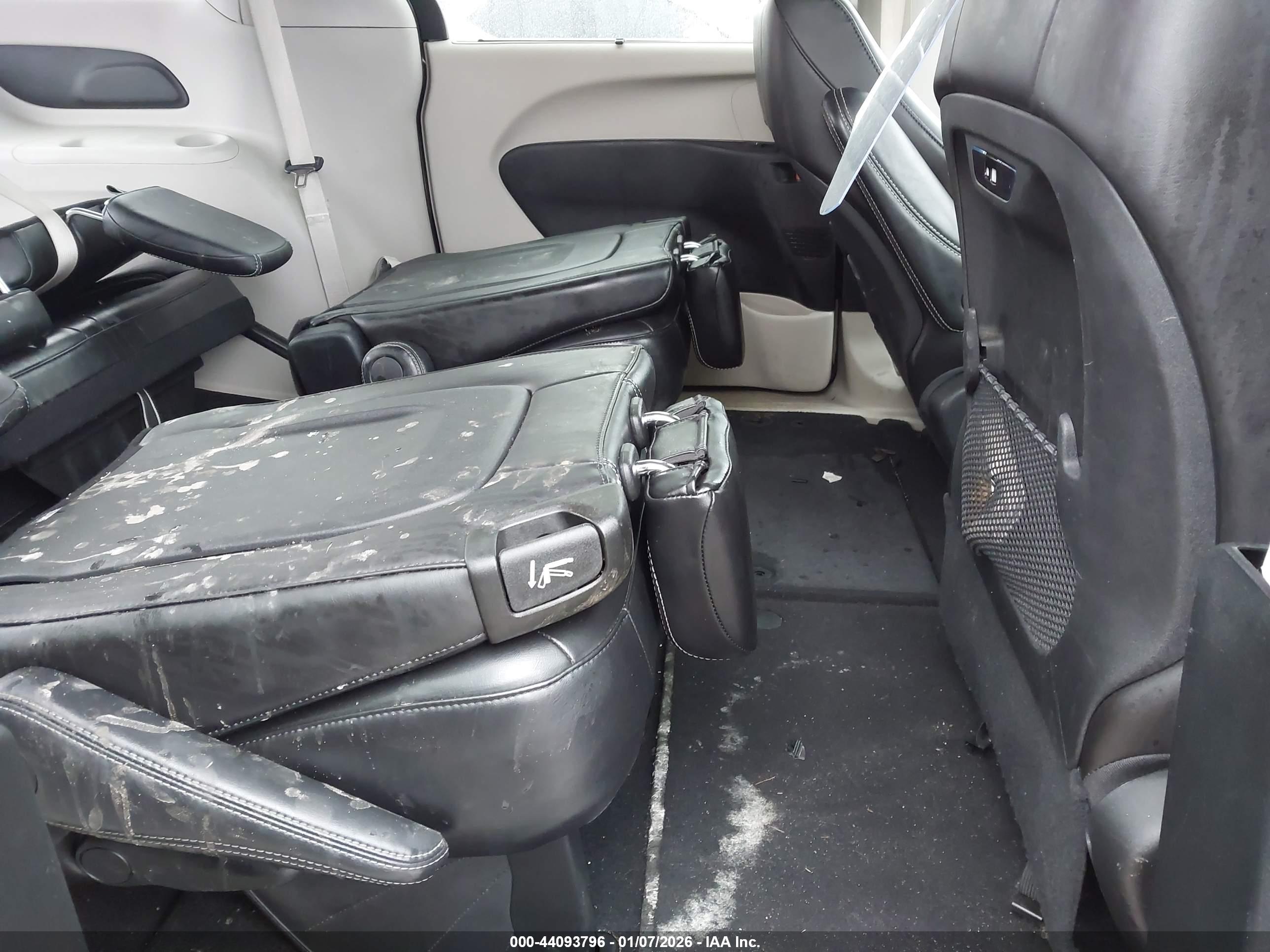CHRYSLER PACIFICA image 8