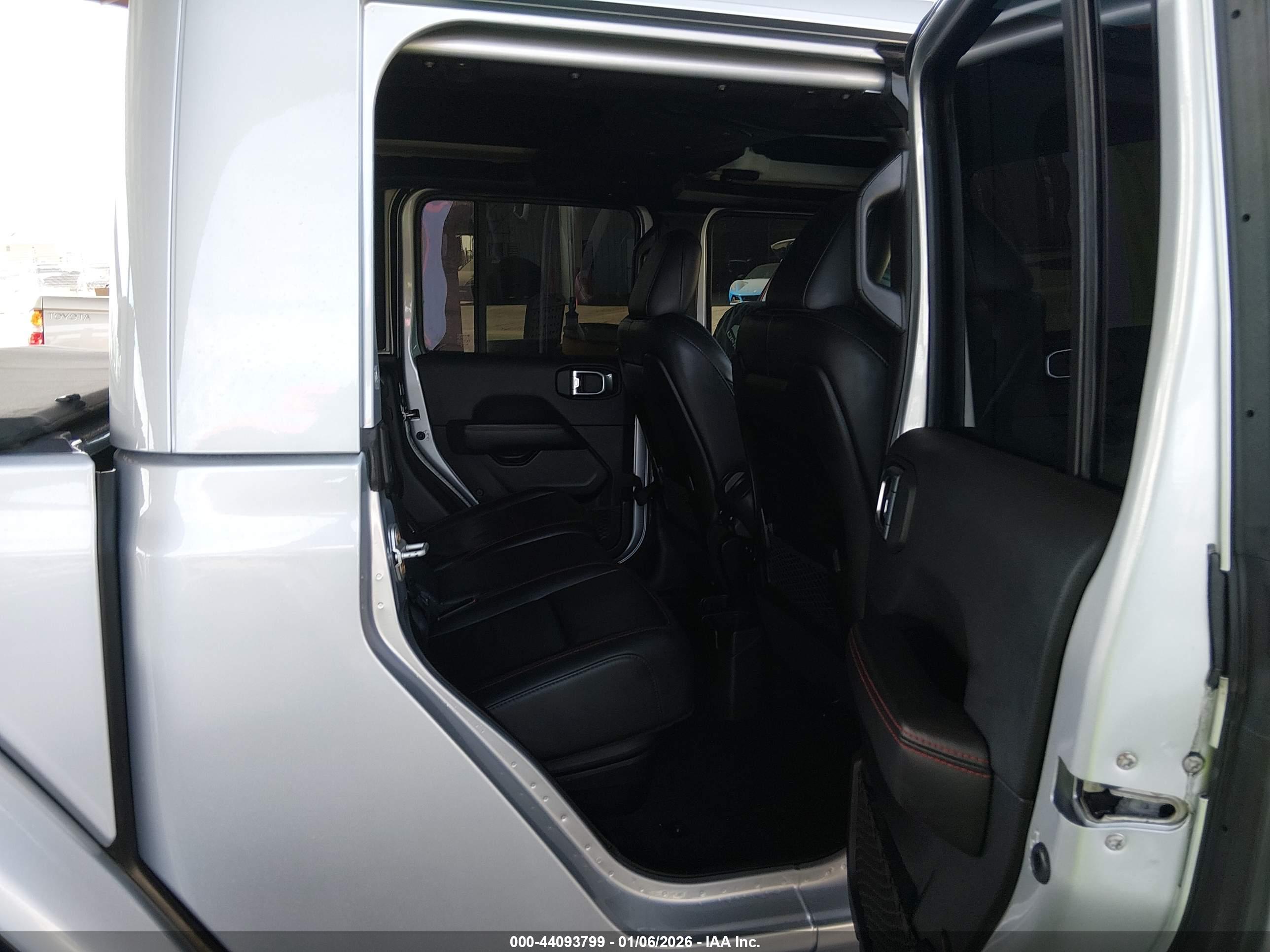 JEEP GLADIATOR image 8