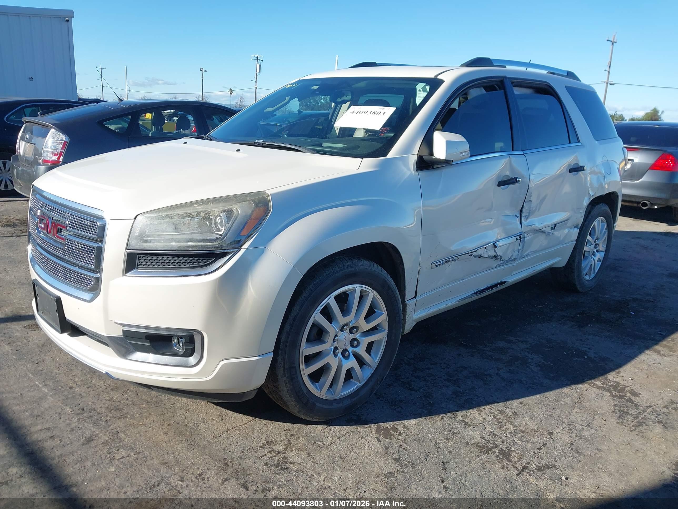 GMC ACADIA image 2