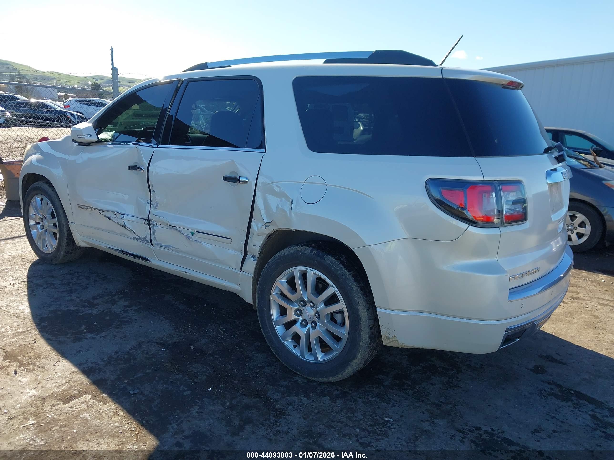 GMC ACADIA image 3