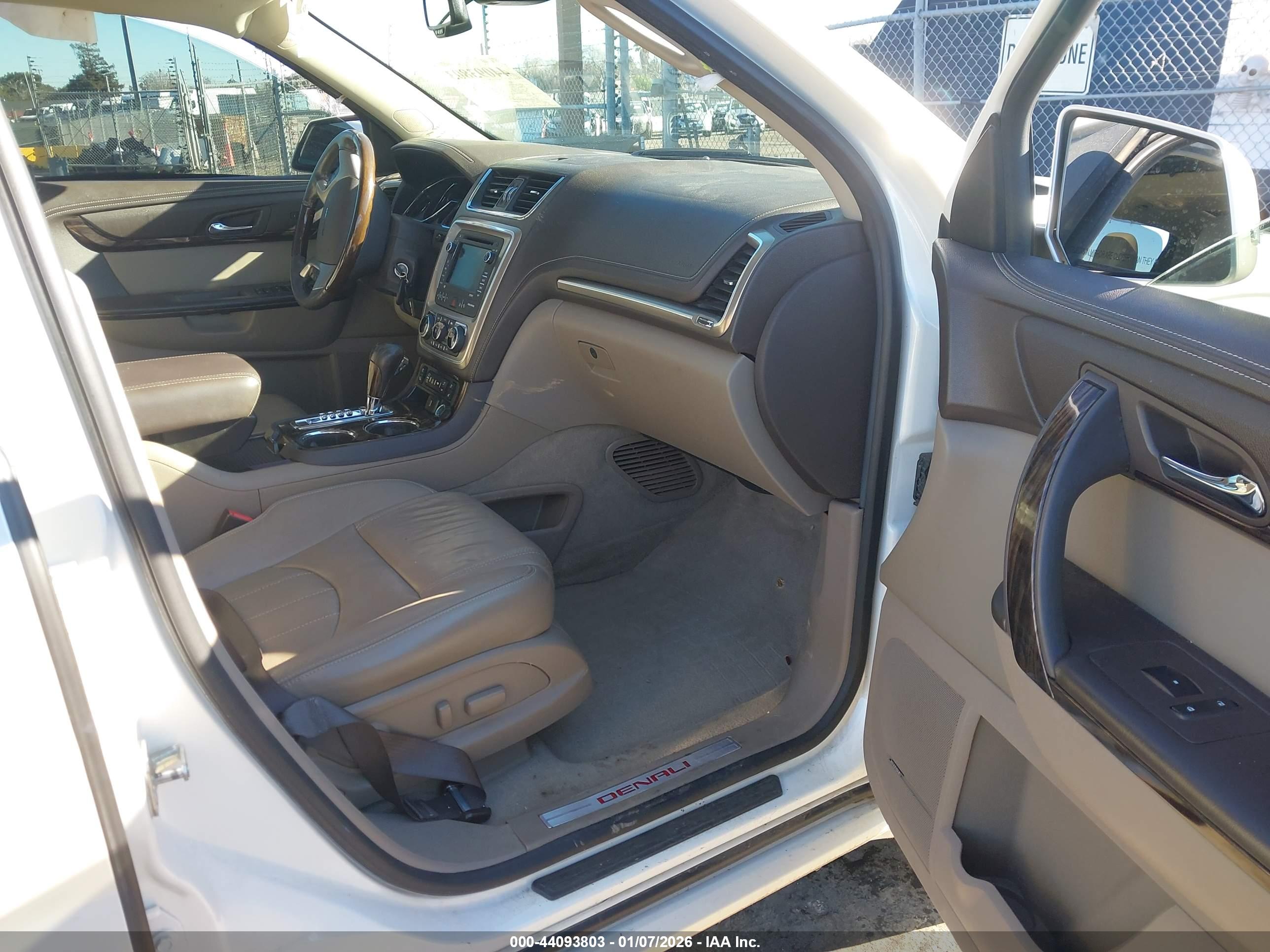 GMC ACADIA image 5