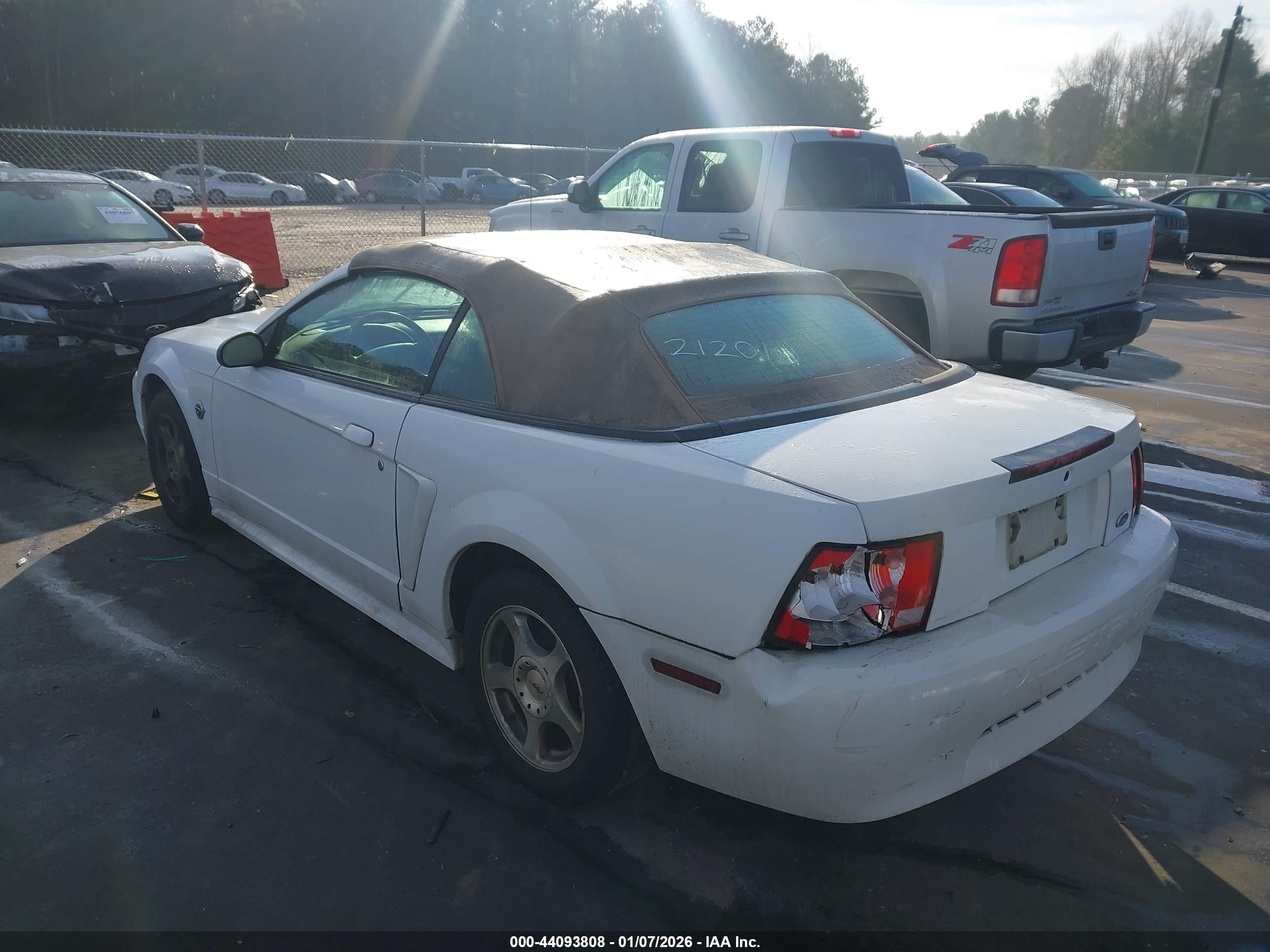 FORD MUSTANG image 3
