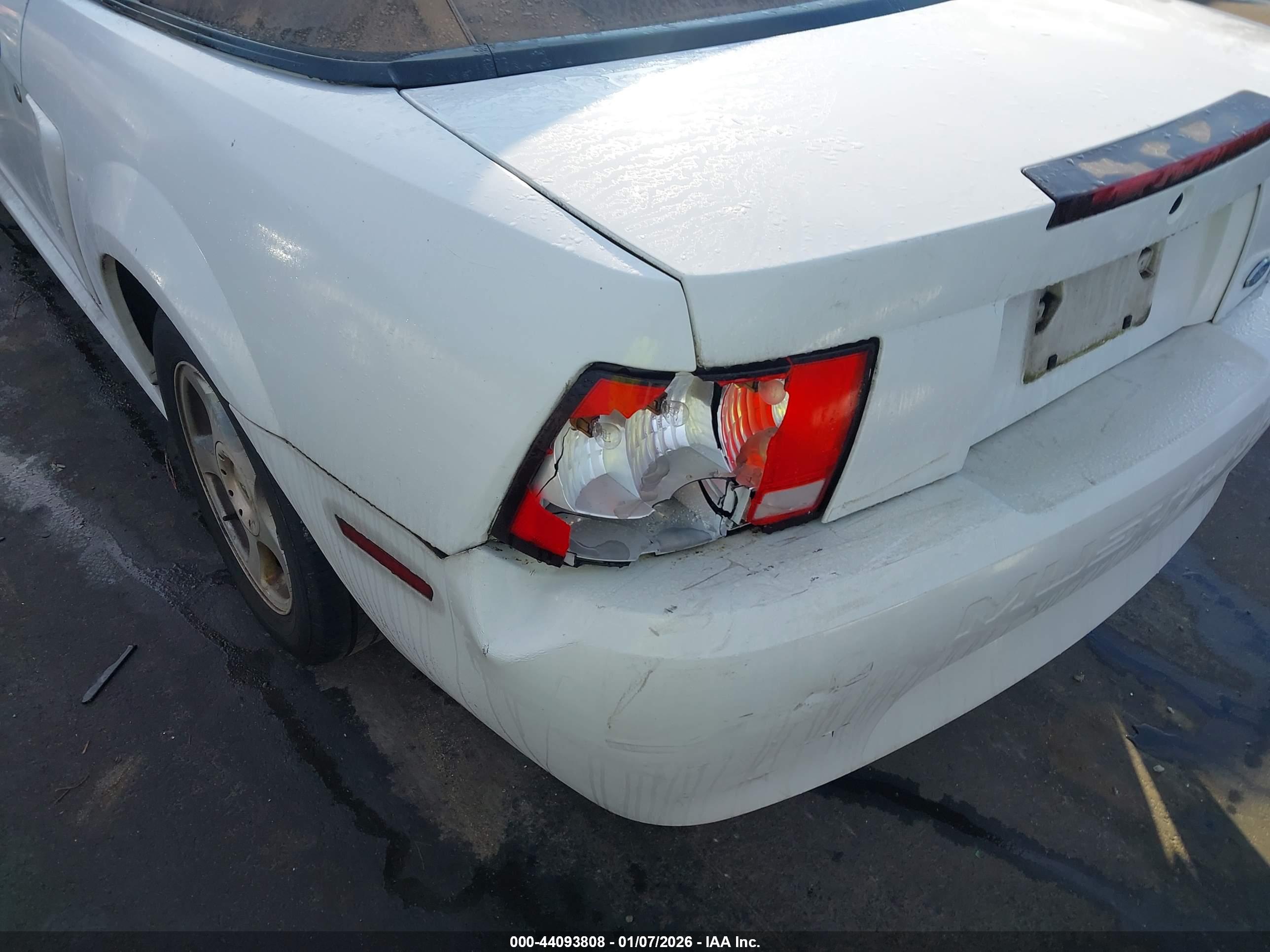 FORD MUSTANG image 6
