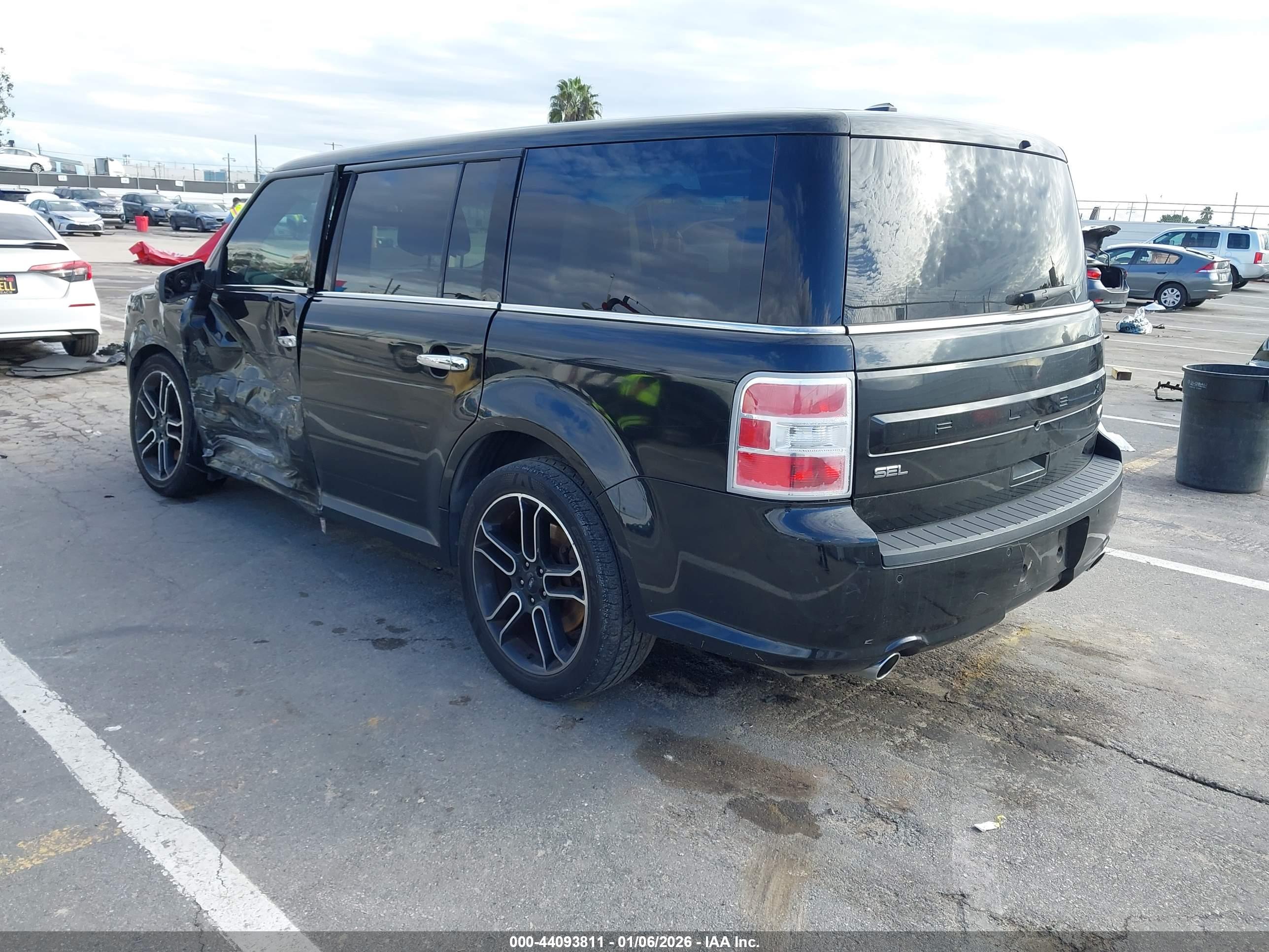 FORD FLEX image 3