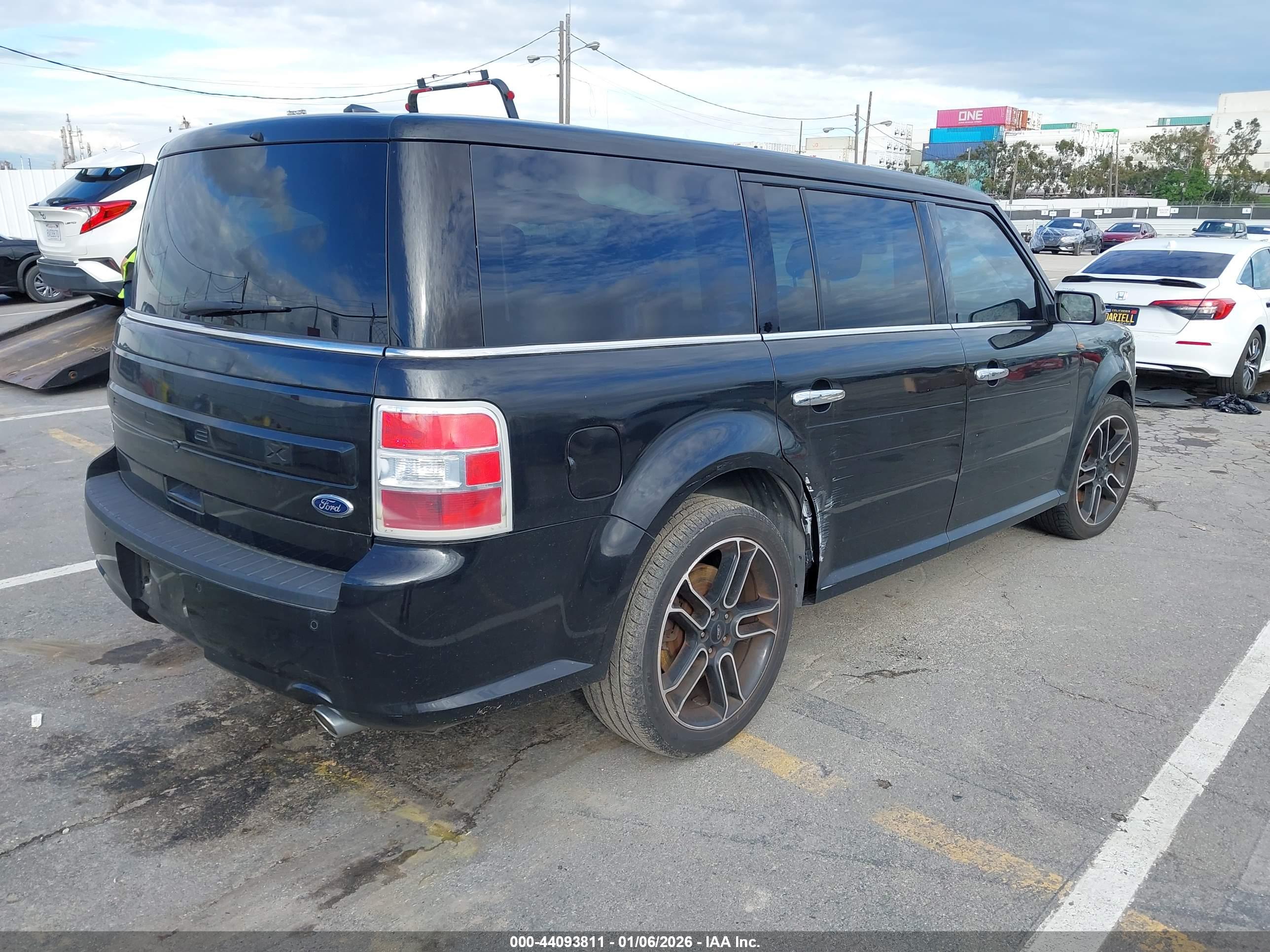 FORD FLEX image 4
