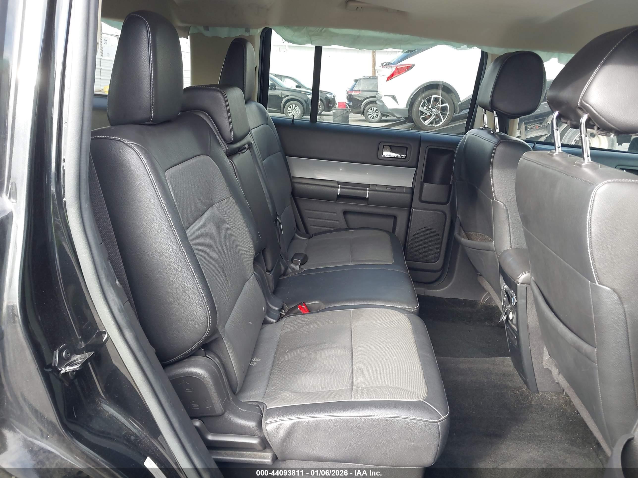 FORD FLEX image 8