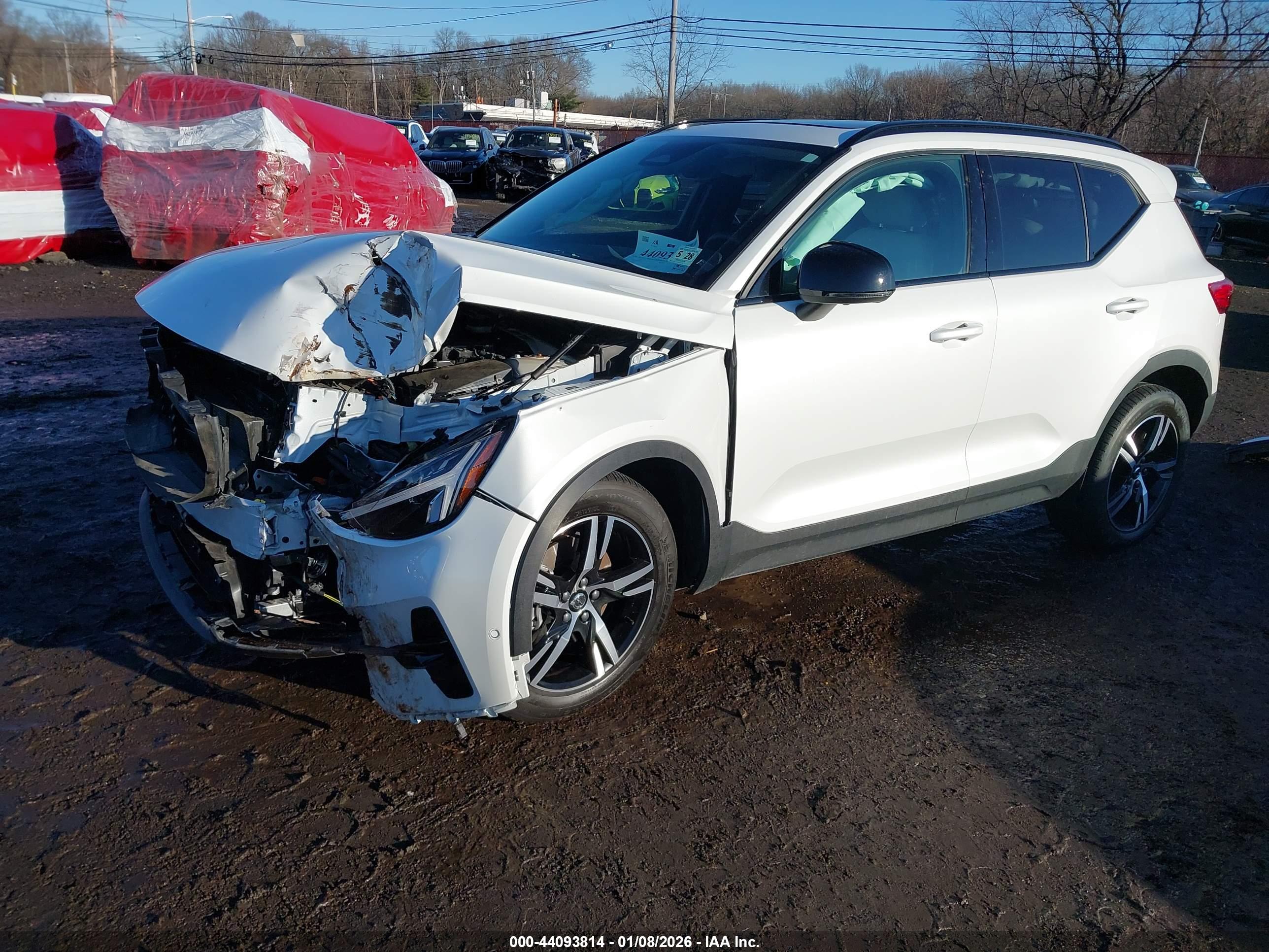 VOLVO XC40 image 2