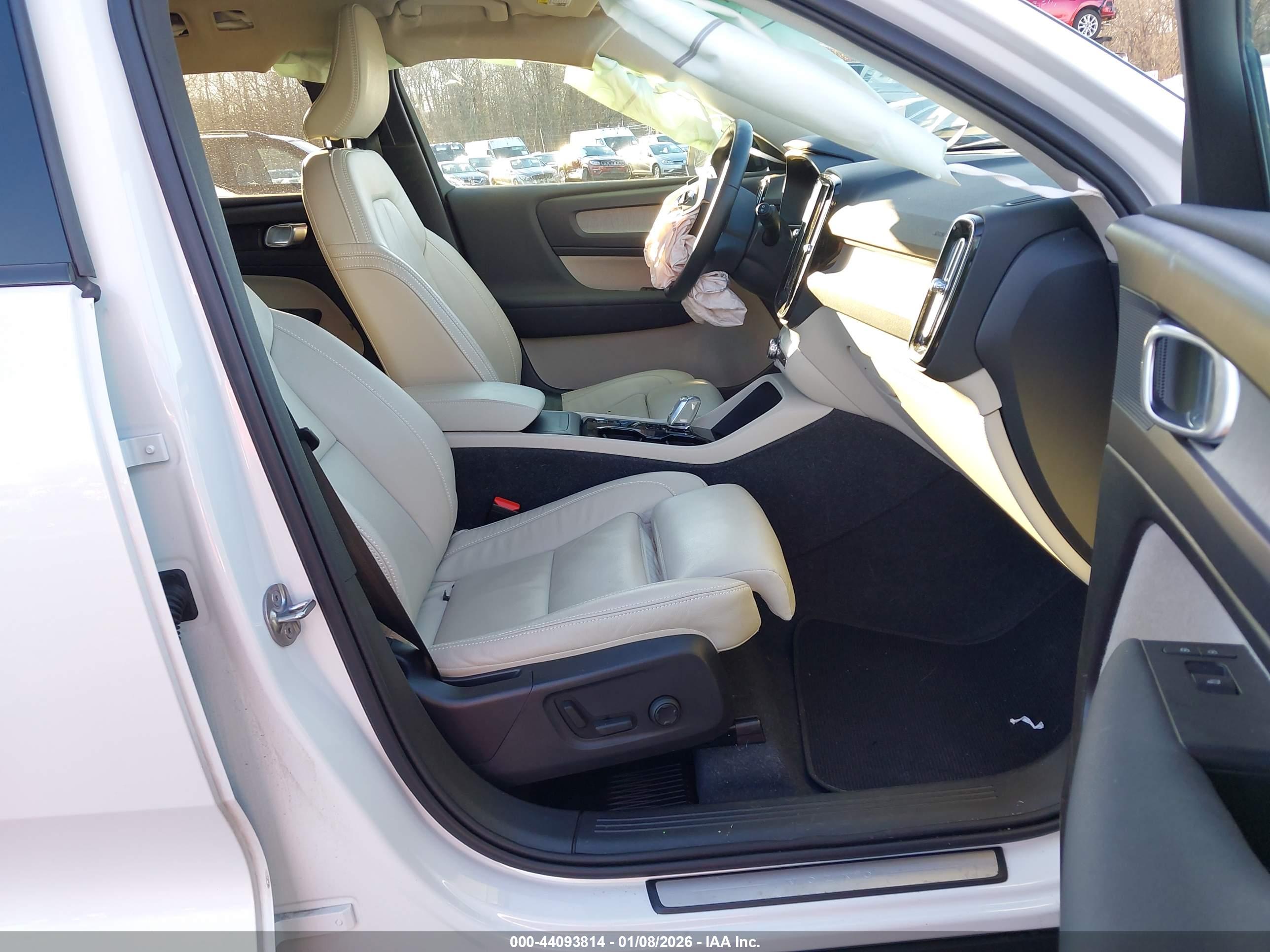 VOLVO XC40 image 5