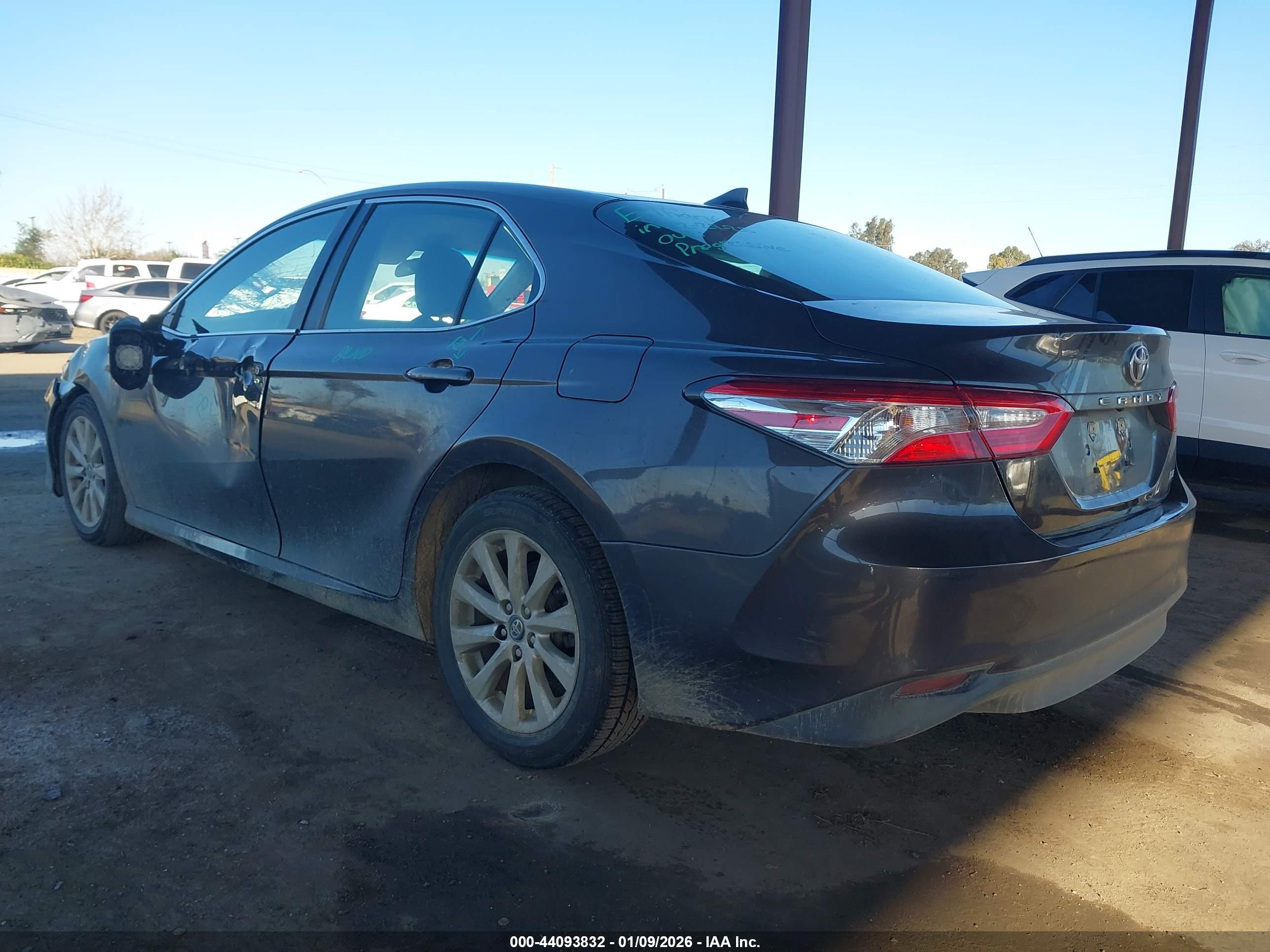 TOYOTA CAMRY image 3