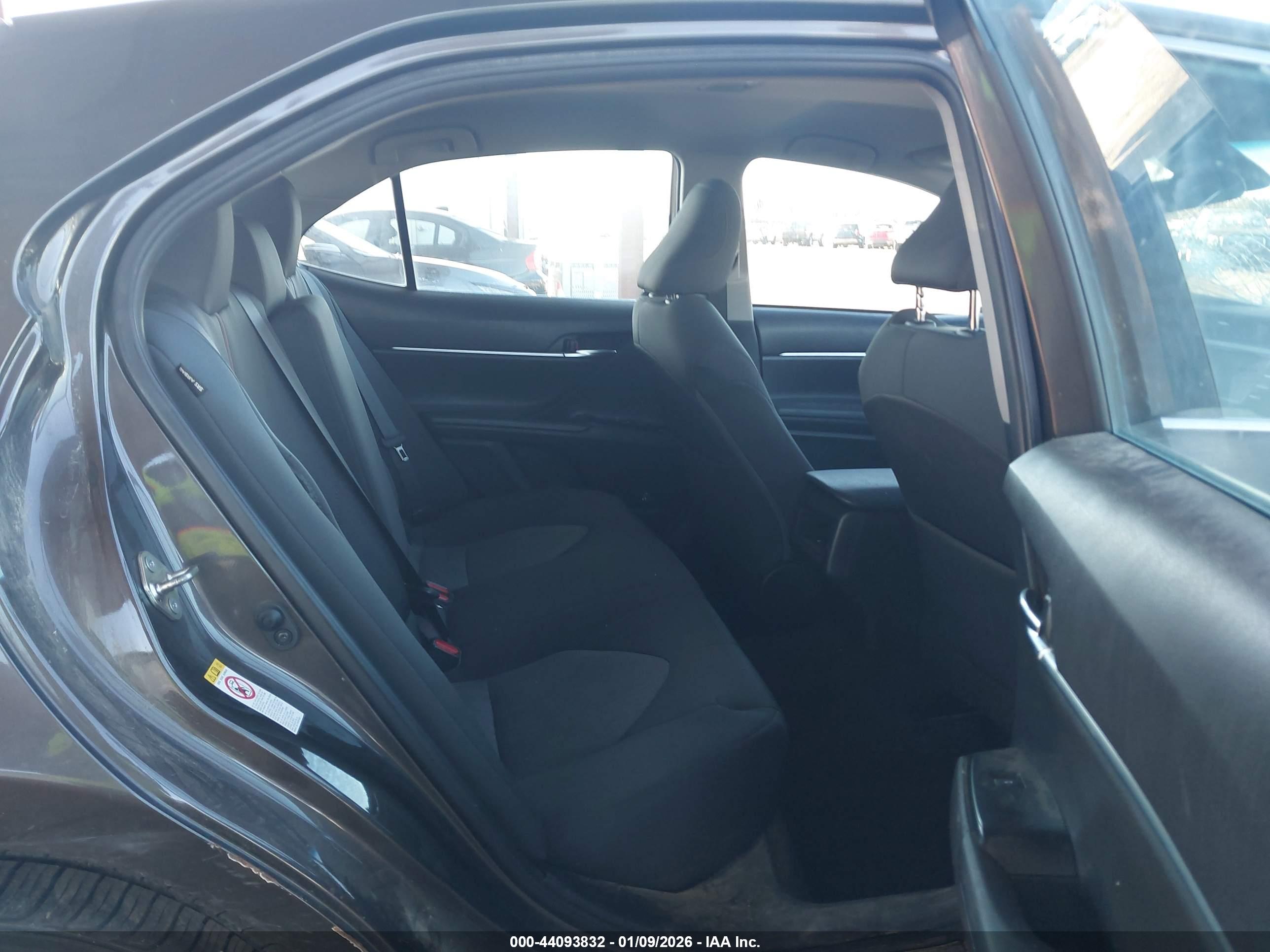 TOYOTA CAMRY image 8